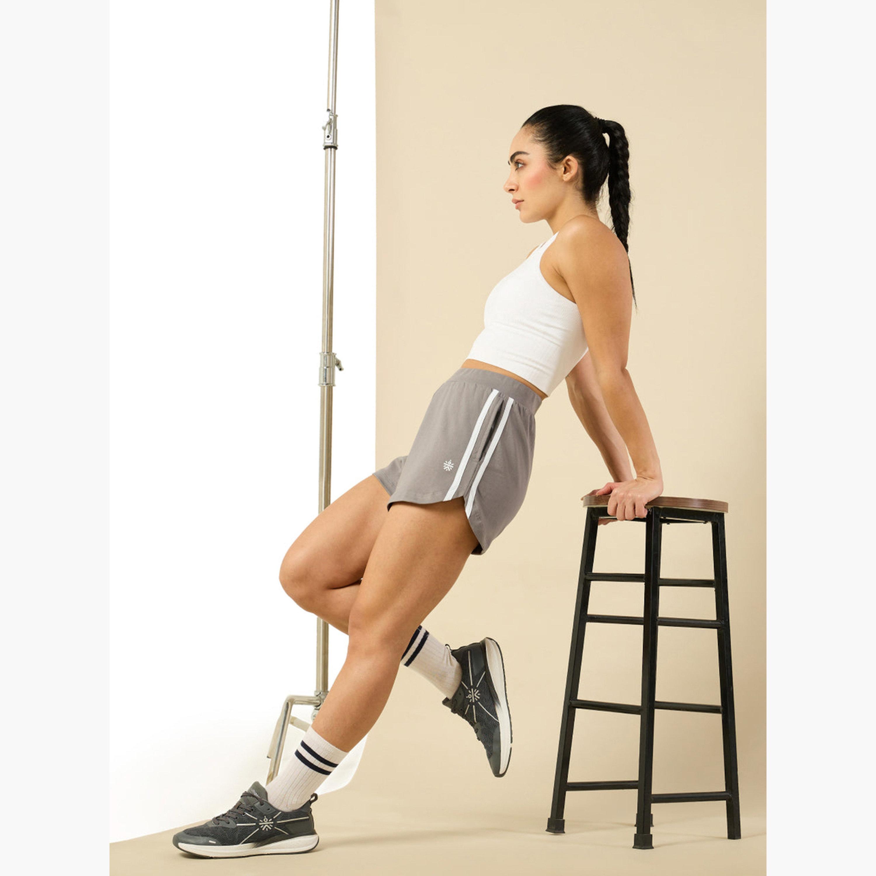 كولت × ستايلي - شورت رياضي مخطط باللون الرمادي للنساء-women-clothing-bottoms-shorts-image-3