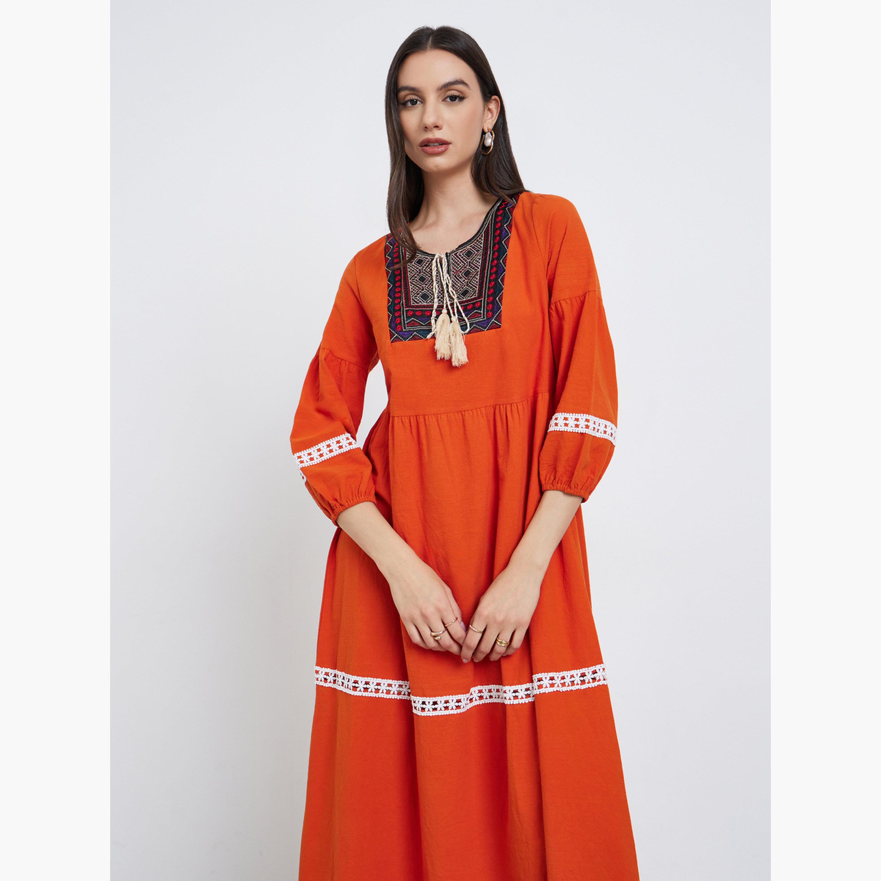 تيك تو - جلابية برتقالية بأكمام مرنة مزينة بشراشيب ورسومات جرافيكية-women-arabicclothing-jalabiyas-image-3