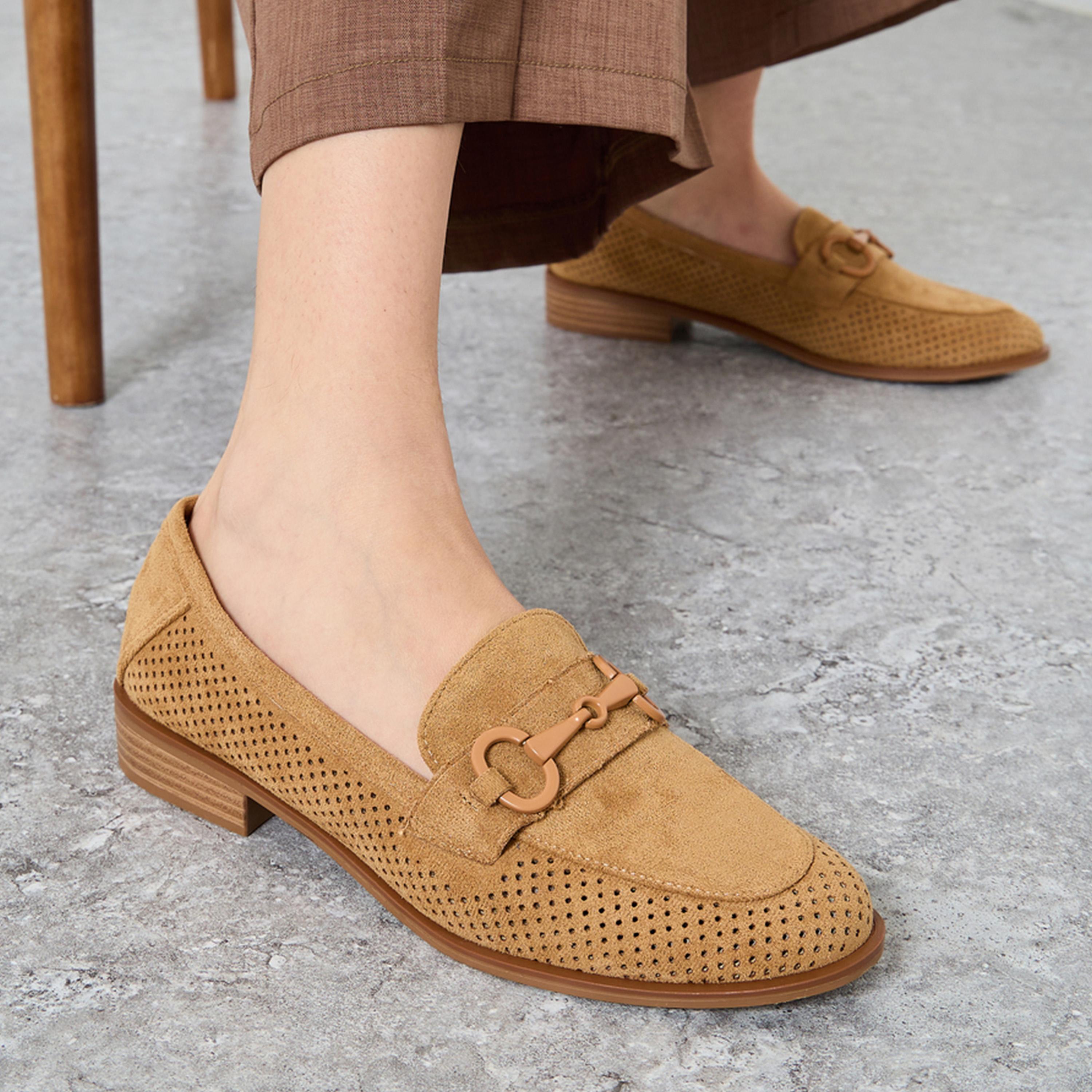 ستايلي - حذاء لوفر بمظهر جلد سويدي بني-women-shoes-loafersandmoccasins-image-2