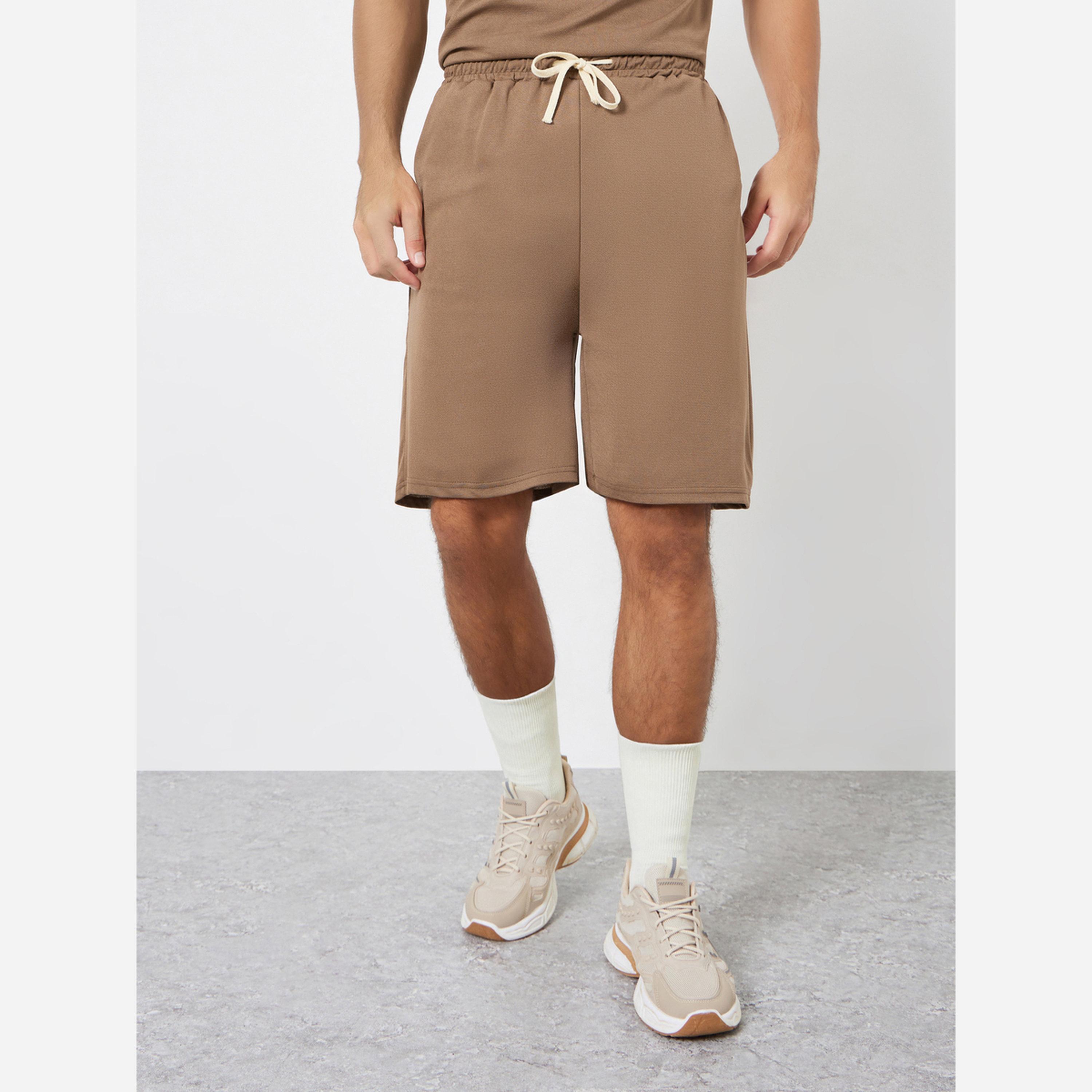 ستايلي - طقم رجالي لون بني مقاس واسع تيشيرت وشورت-men-clothing-coordsets-image-4