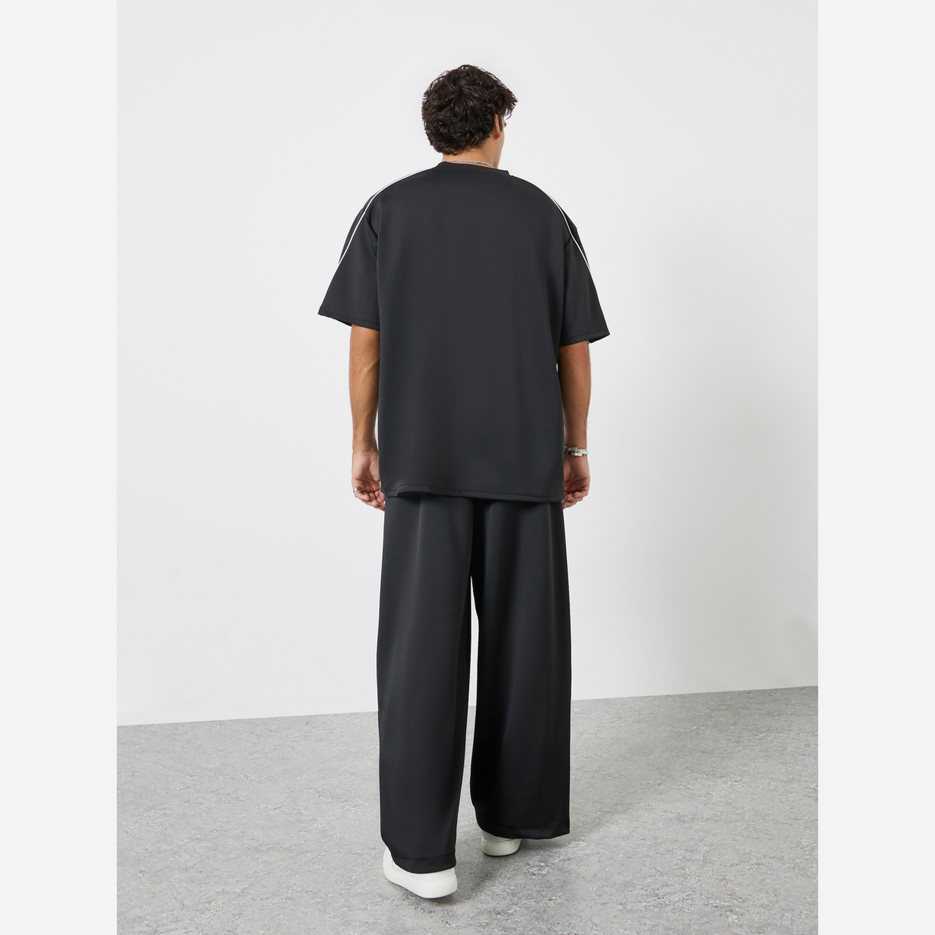 ستايلي - طقم رجالي لون أسود مقاس واسع تيشيرت وبنطال بتفاصيل أنيقة-men-clothing-coordsets-image-4