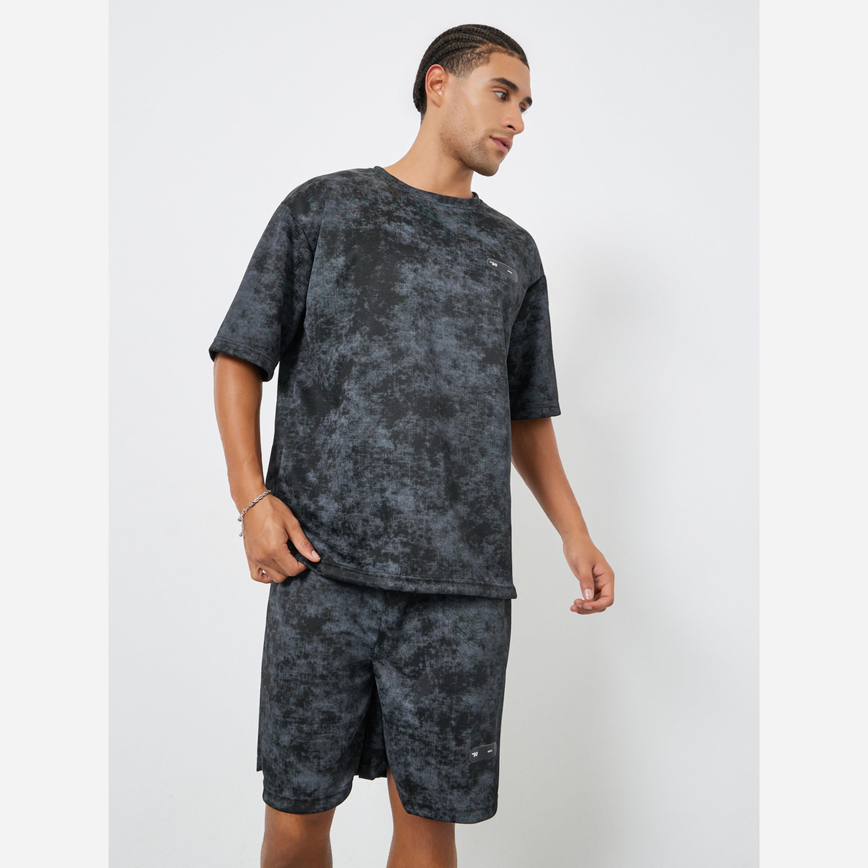 ستايلي - طقم رجالي تيشيرت وشورت لون أسود مقاس واسع طبعة رسمة ربطة العنق-men-clothing-coordsets-image-2