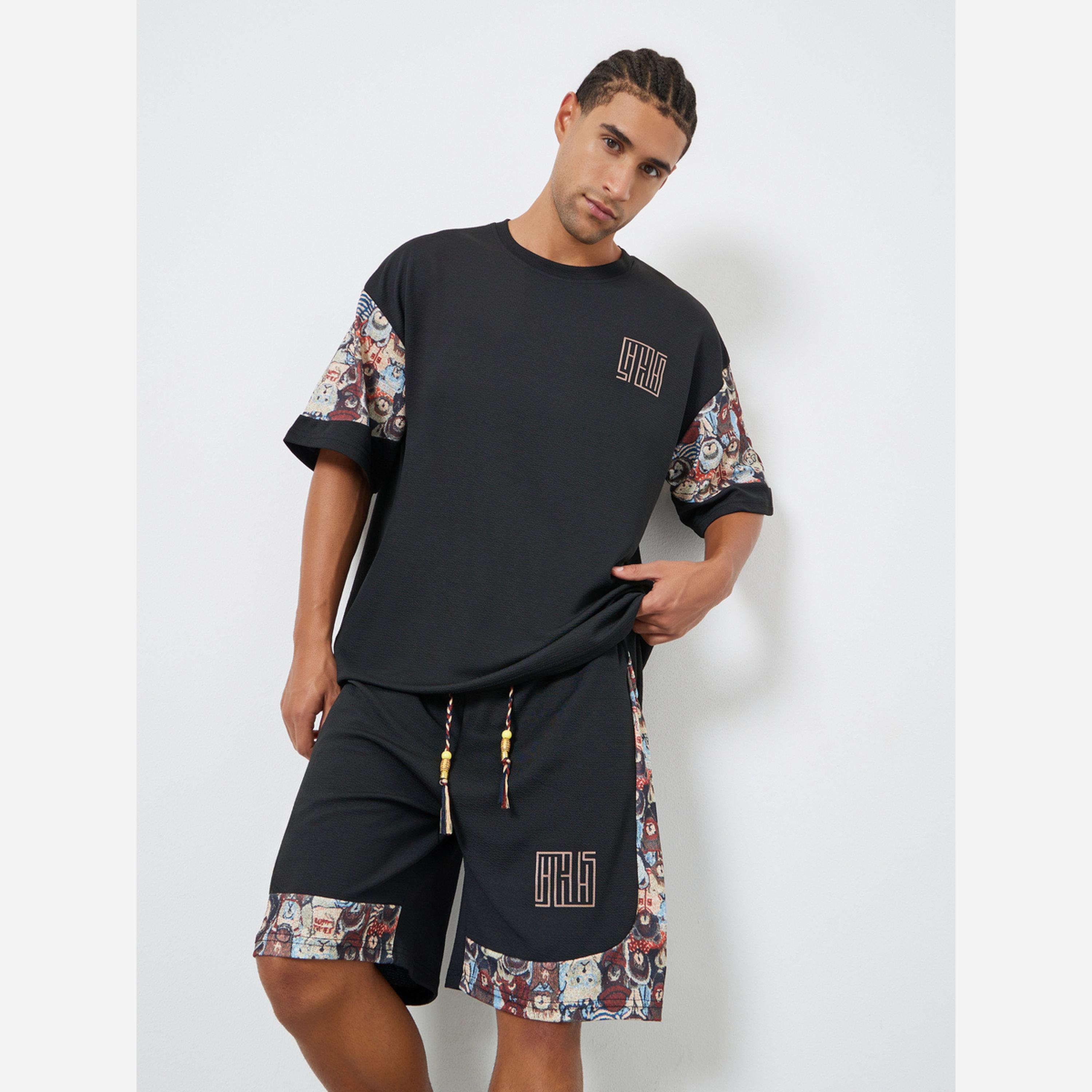 ستايلي - طقم رجالي لون أسود مقاس واسع طبعة رسومات-men-clothing-coordsets-image-1