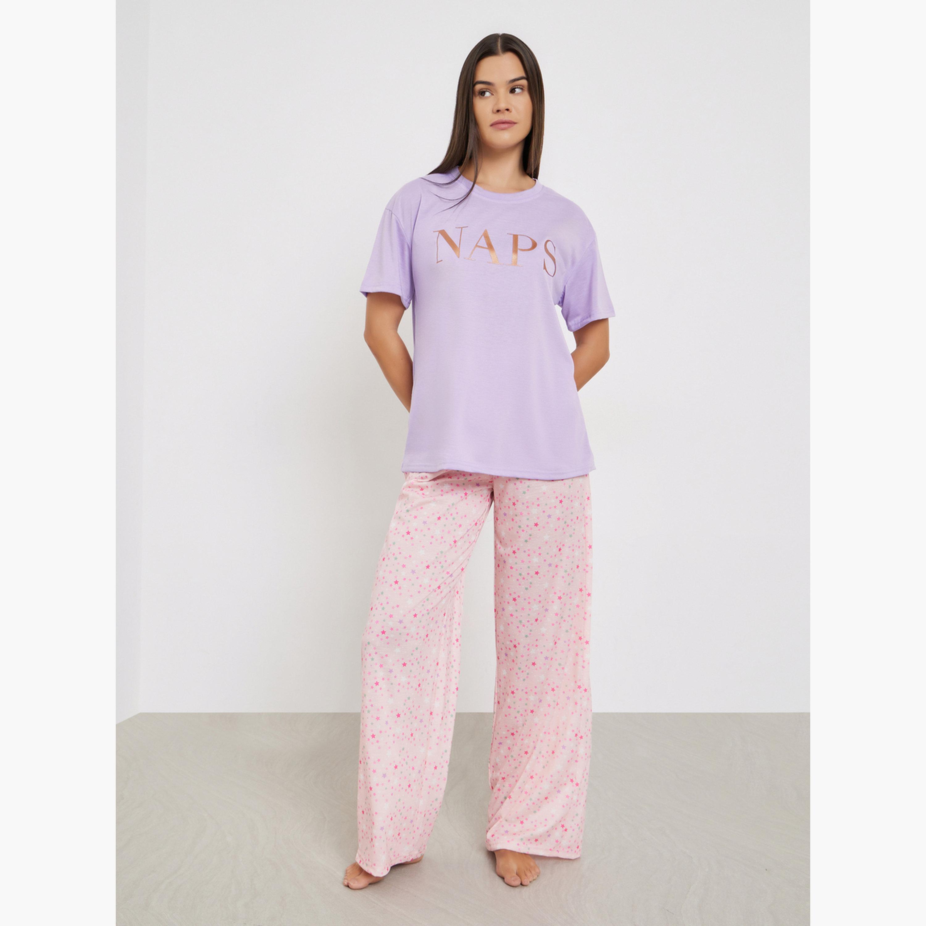 ستايلي - بيجاما نقشة نجوم وتي شيرت بكتف منسدل وطبعة رقائق معدنية للنساء-women-clothing-nightwear-pyjamas-longsets-image-1