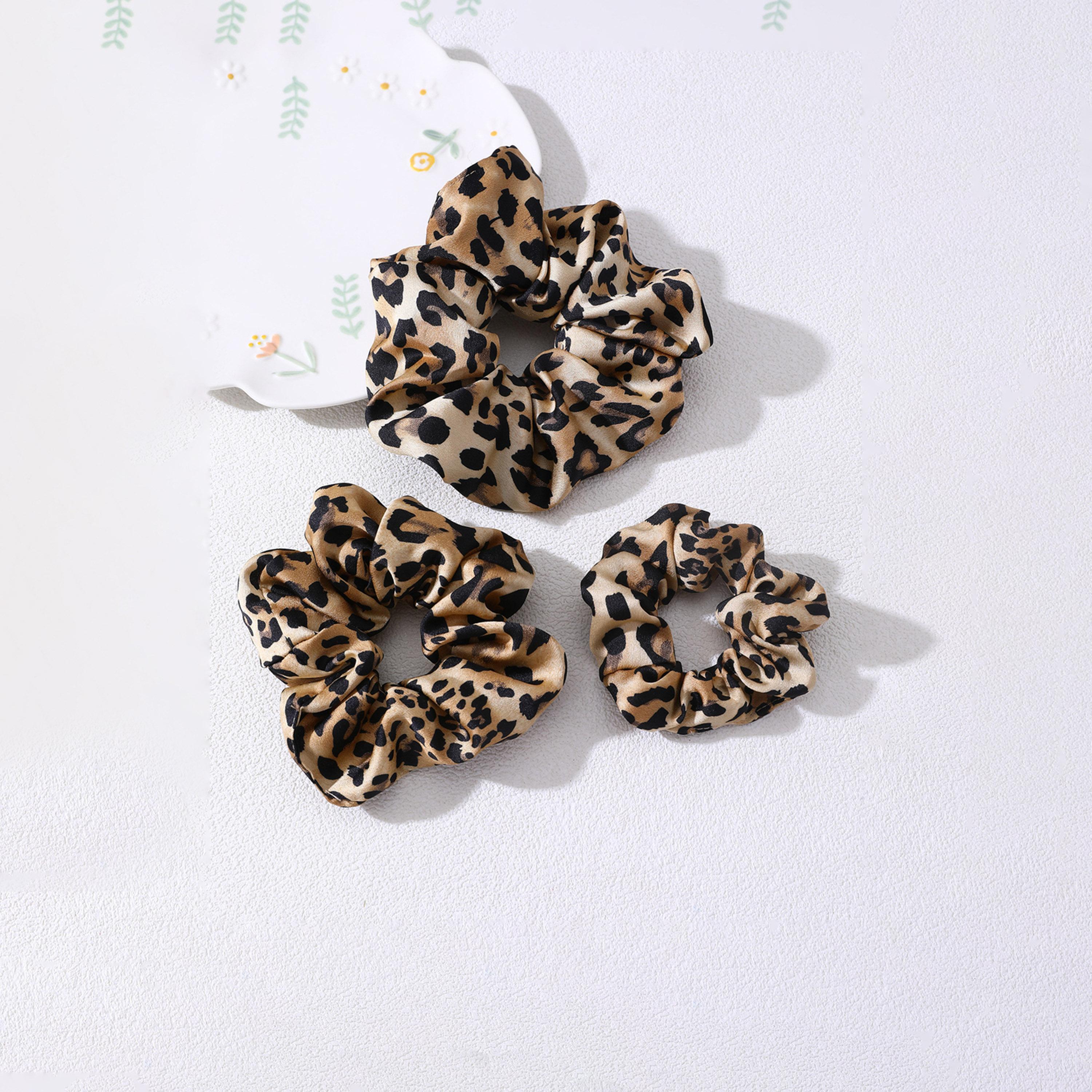تيك تو - طقم 3 ربطات شعر بنقشة جلد النمر-women-hairaccessories-bands-image-3