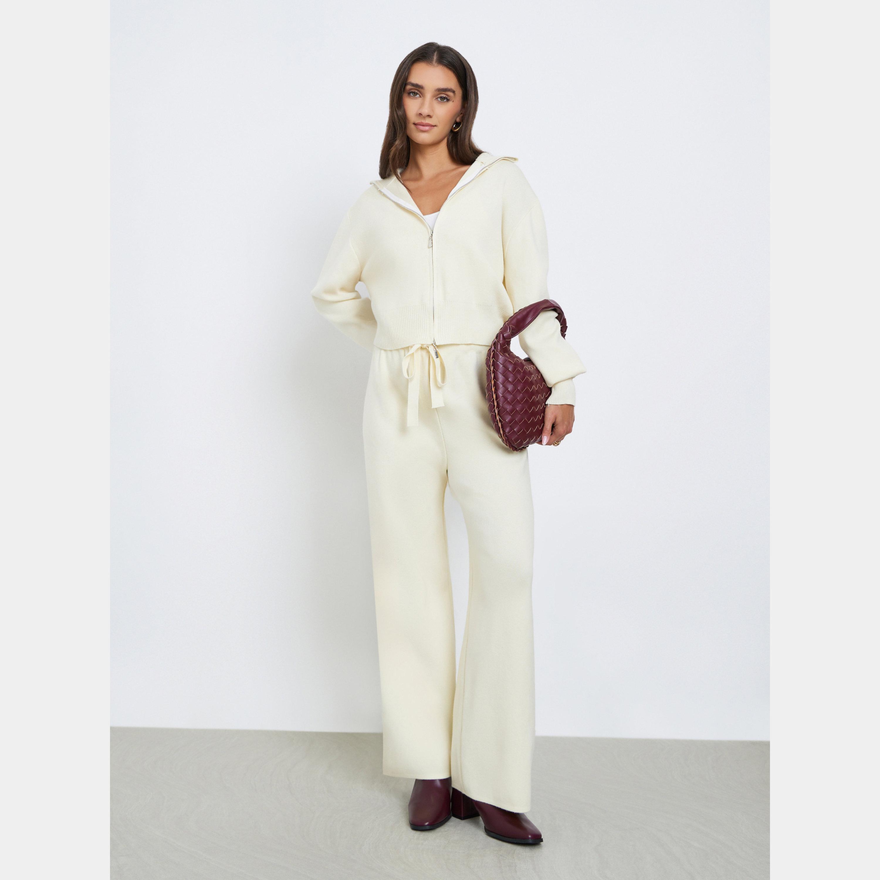 ستايلي - سترة وبنطال محبوك لون اوف وايت-women-clothing-coordsets-image-1