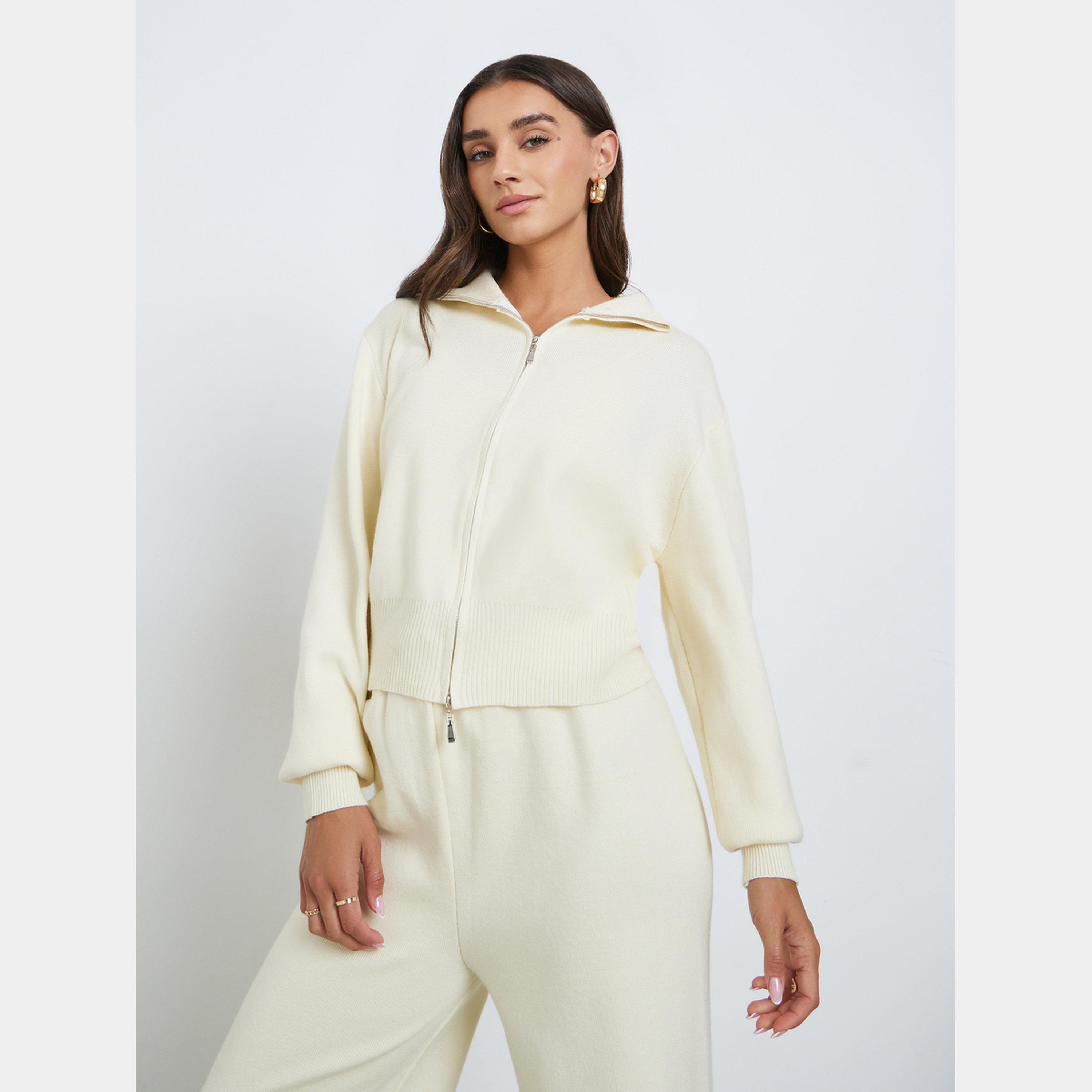 ستايلي - سترة وبنطال محبوك لون اوف وايت-women-clothing-coordsets-image-2