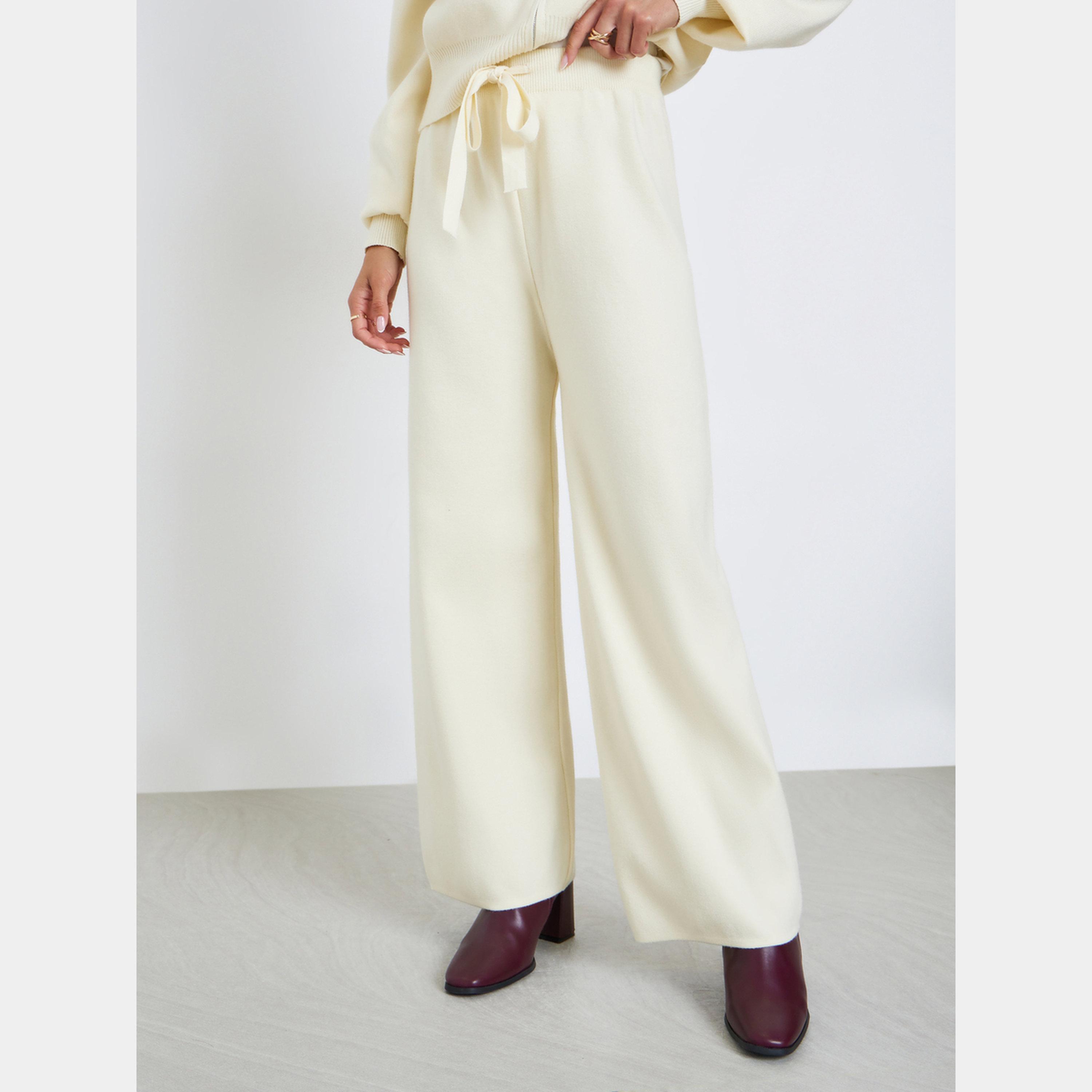 ستايلي - سترة وبنطال محبوك لون اوف وايت-women-clothing-coordsets-image-3