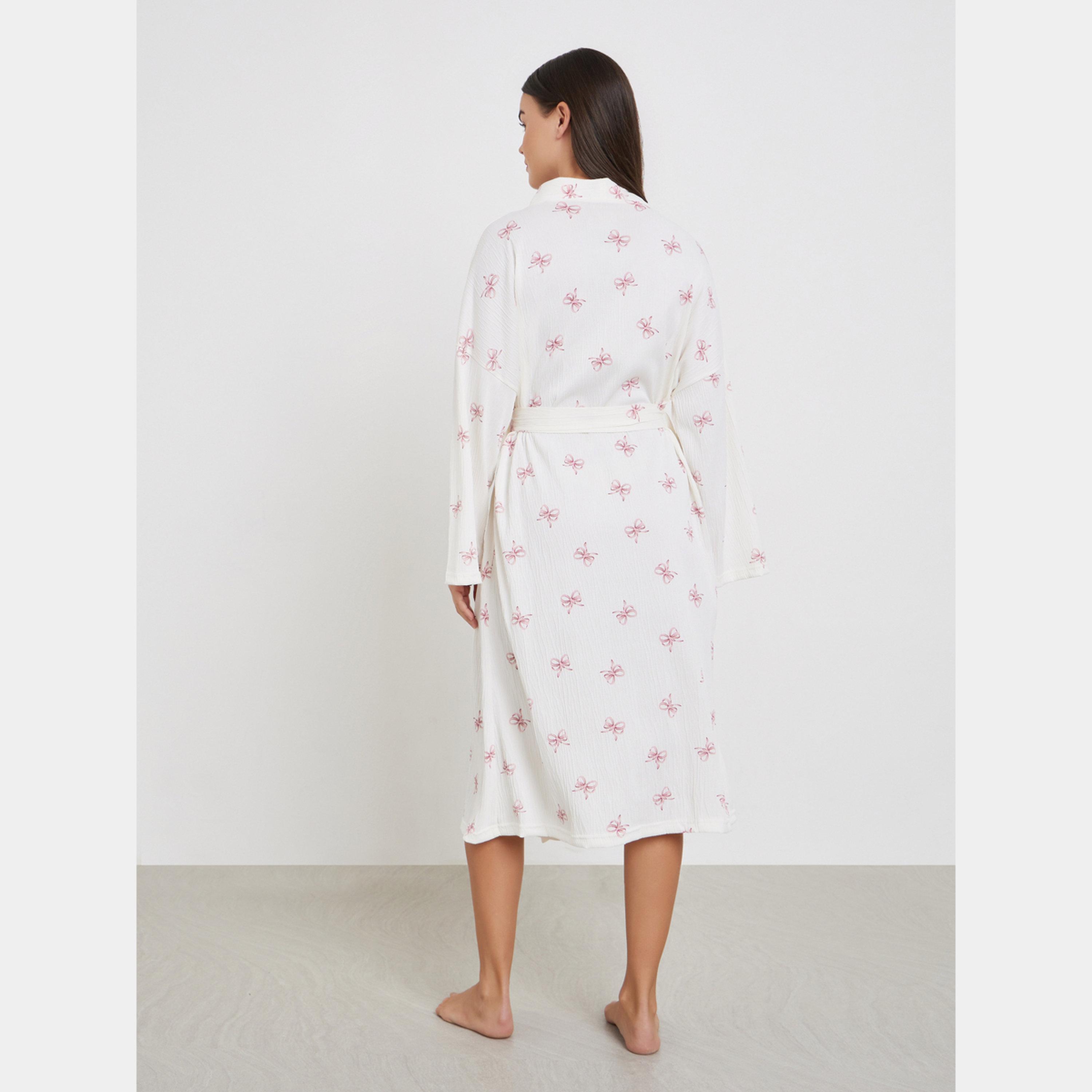 ستايلي - روب بأكمام طويلة بطبعة فيونكة وحزام قابل للإزالة-women-clothing-nightwear-robes-image-1