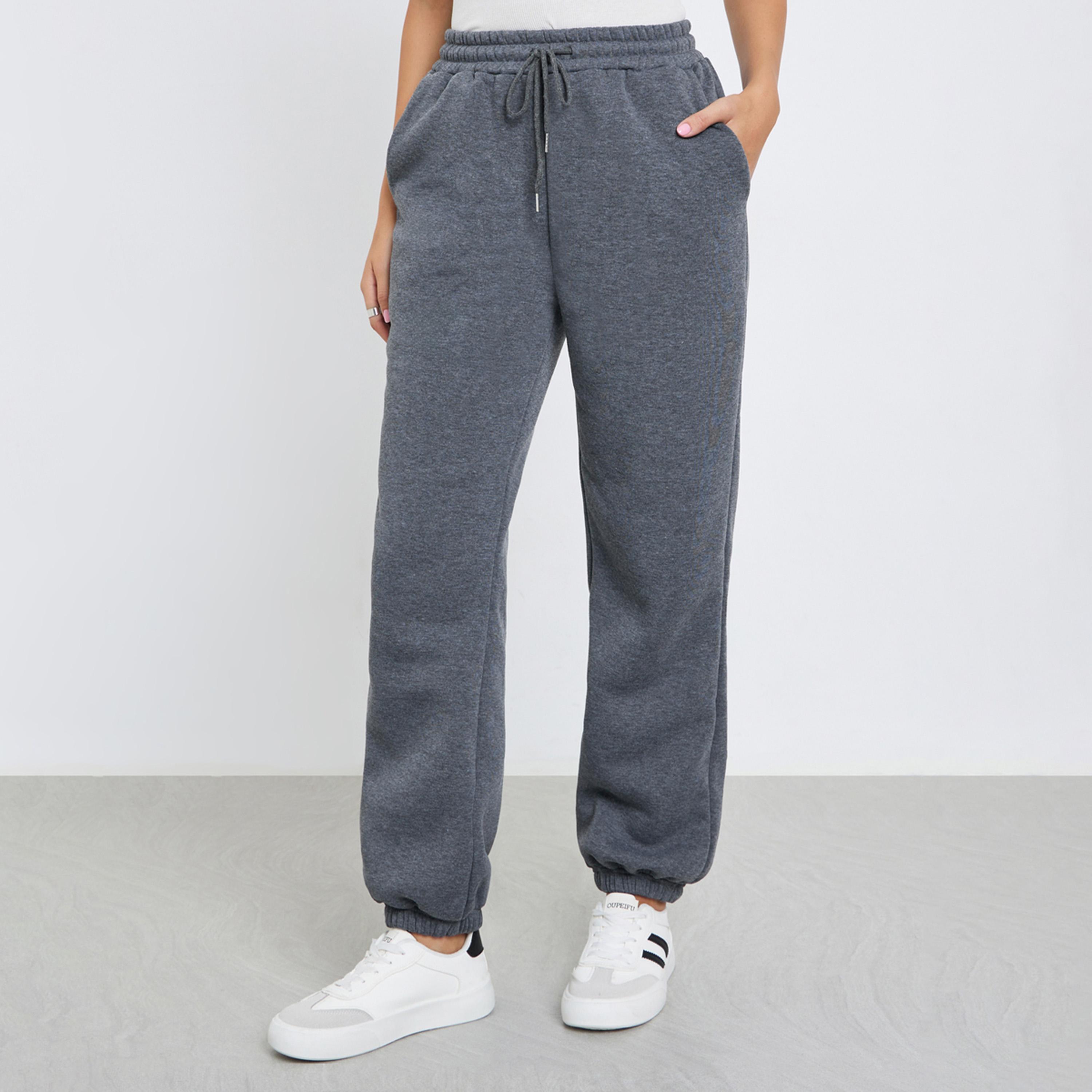 ستايلي - بنطال رياضي نسائي رمادي سادة واسع الساق مع خصر برباط-women-clothing-bottoms-joggers-image-1