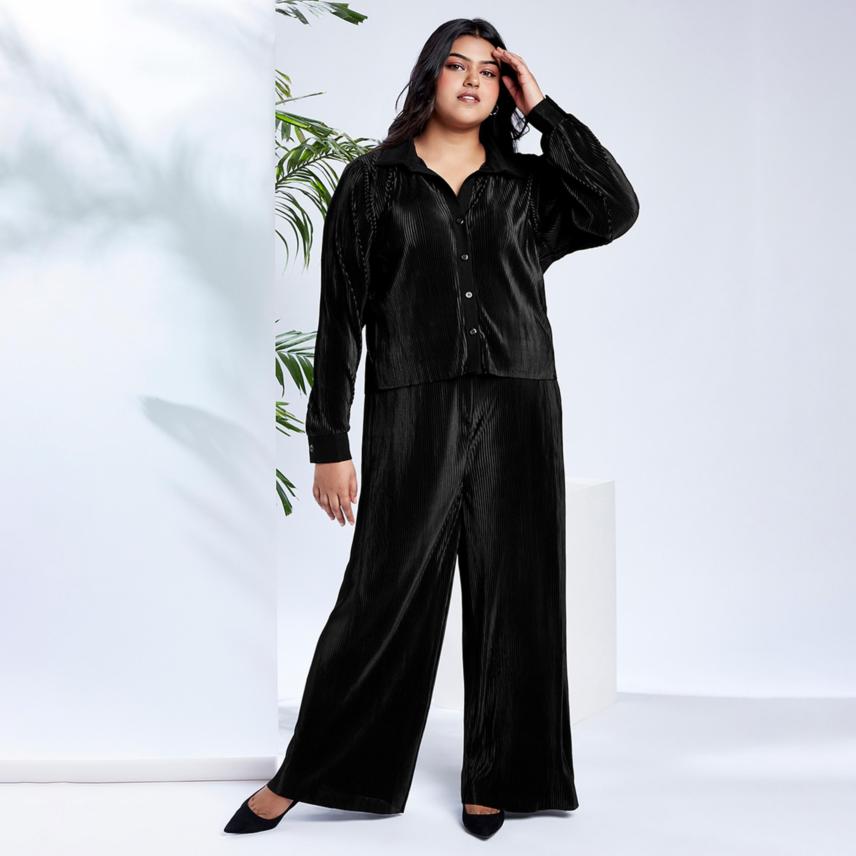 غلوبوس × ستايلي - طقم شورت وبنطال أسود بأزرار حجم كبير-women-clothing-coordsets-image-1