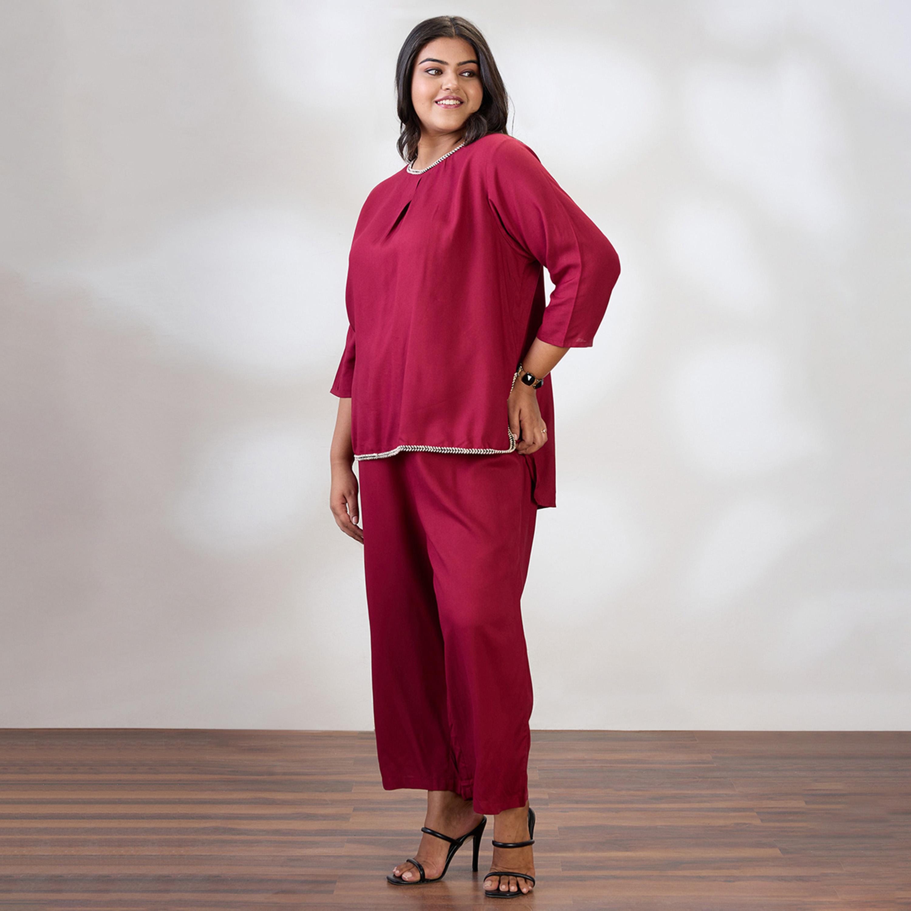 غلوبوس × ستايلي - طقم ملابس نسائية بمقاسات كبيرة من بلوزة وبنطال كستنائي اللون-women-clothing-coordsets-image-1