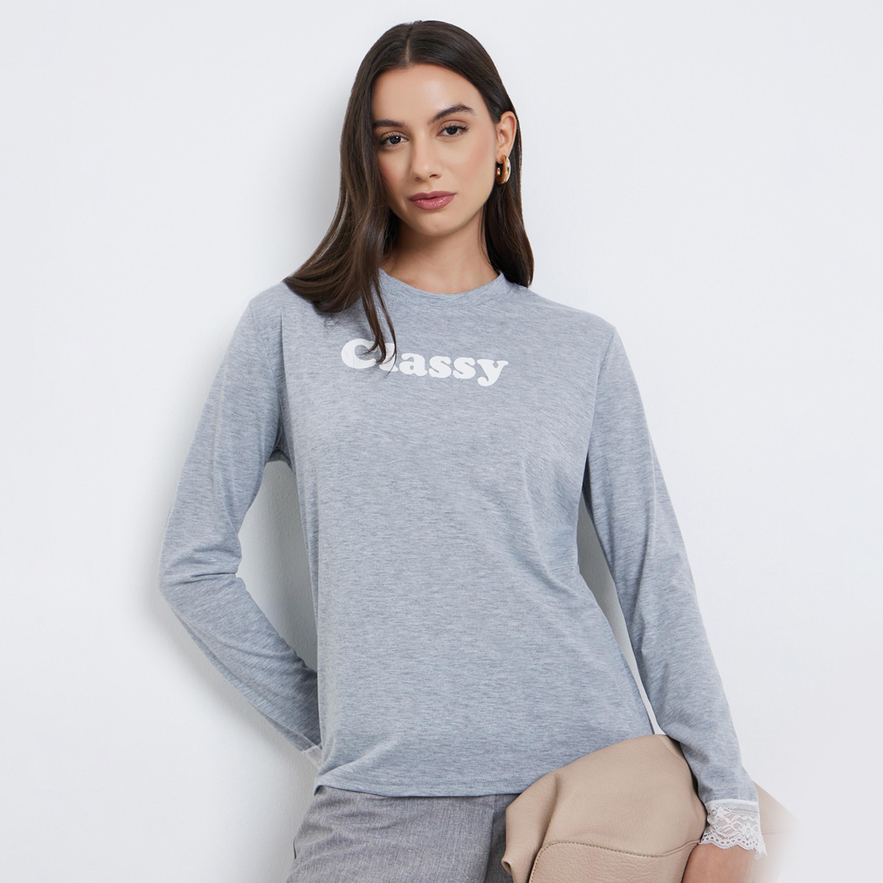 ستايلي - تي شيرت رمادي بقصّة عادية وأكمام من الدانتيل وطبعة خطية-women-clothing-tshirts-image-1