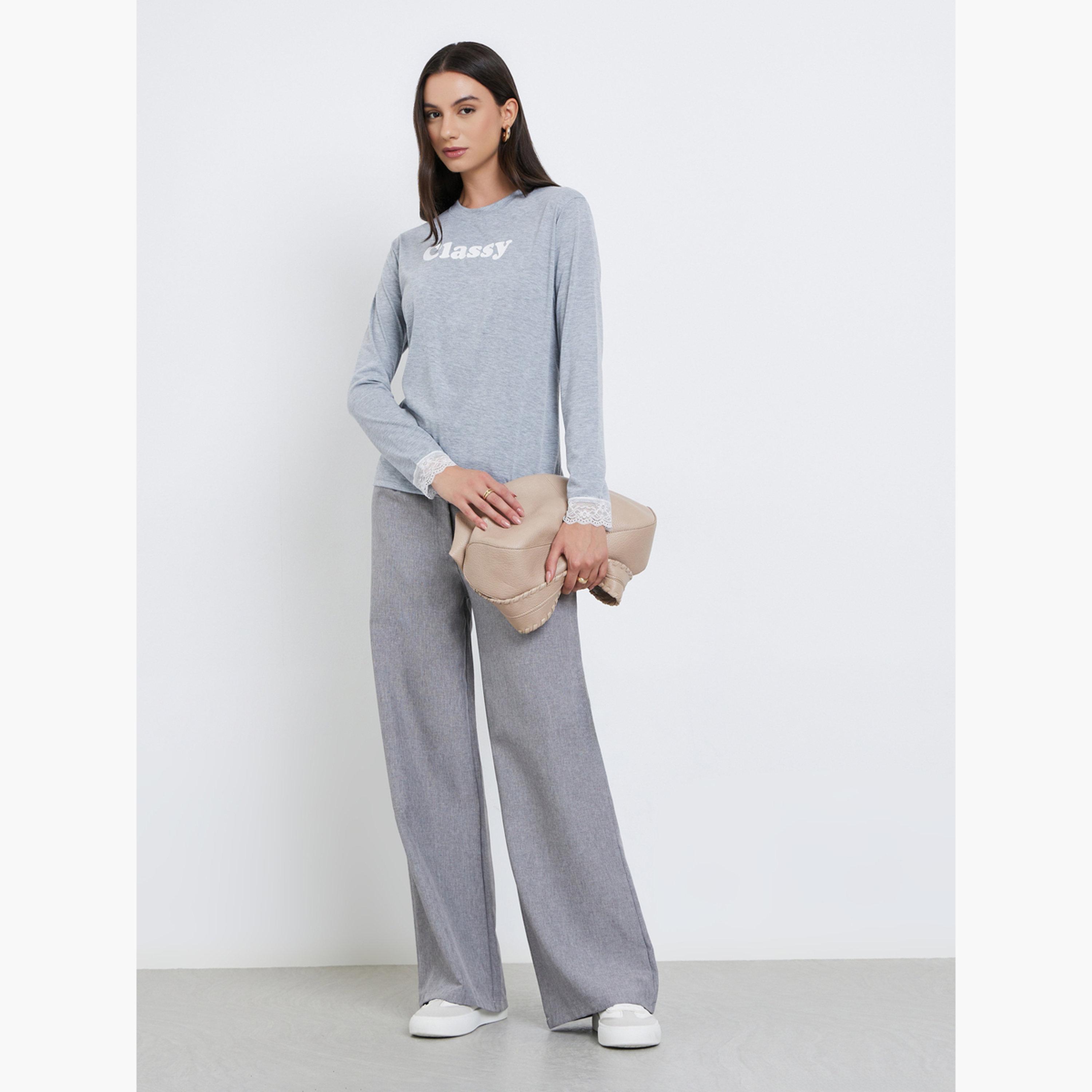 ستايلي - تي شيرت رمادي بقصّة عادية وأكمام من الدانتيل وطبعة خطية-women-clothing-tshirts-image-2