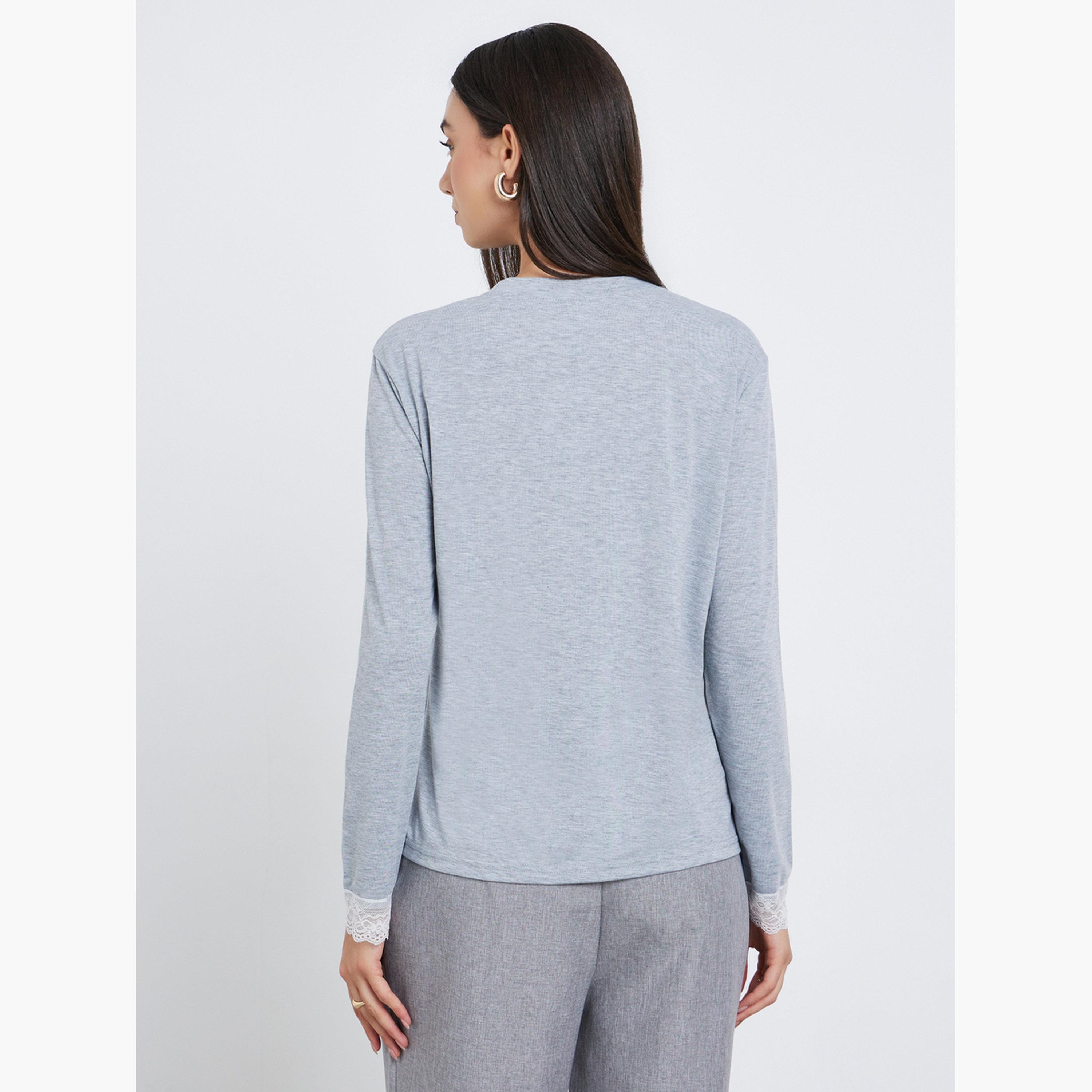 ستايلي - تي شيرت رمادي بقصّة عادية وأكمام من الدانتيل وطبعة خطية-women-clothing-tshirts-image-4