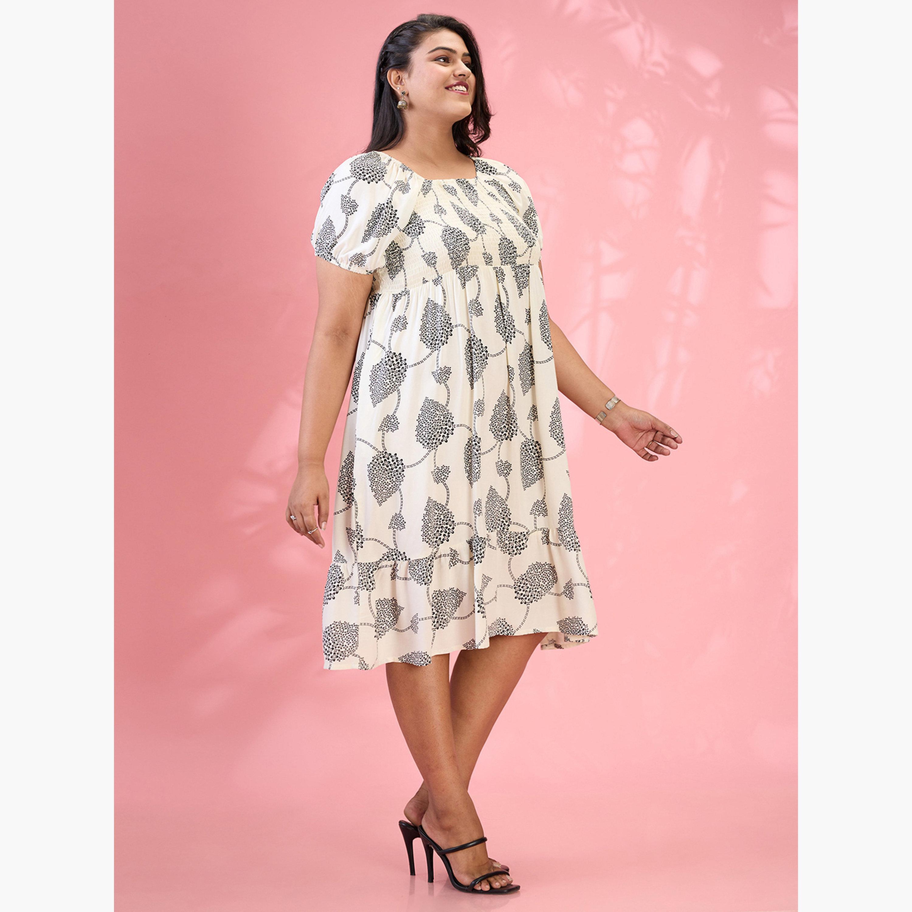 غلوبوس × ستايلي - فستان أبيض مطرز برقبة مربعة وحجم كبير-women-clothing-dresses-image-2
