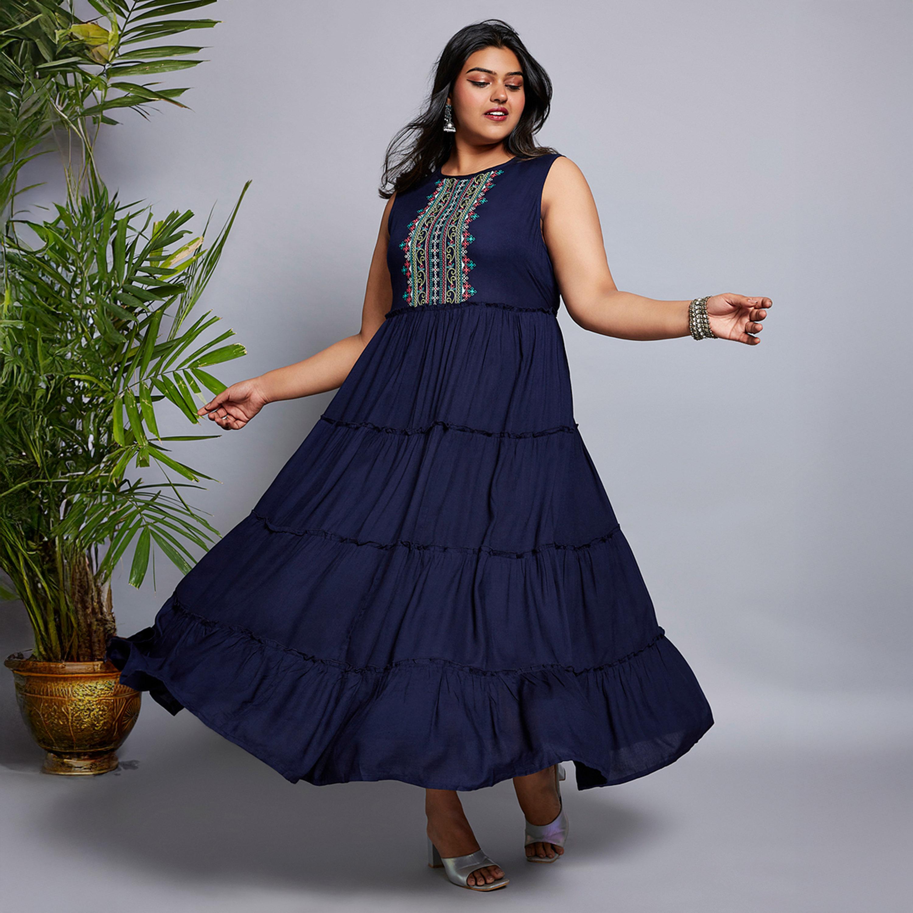 غلوبوس × ستايلي - فستان ماكسي أزرق مطرز بحجم كبير-women-clothing-ethnicwear-dresses-image-1