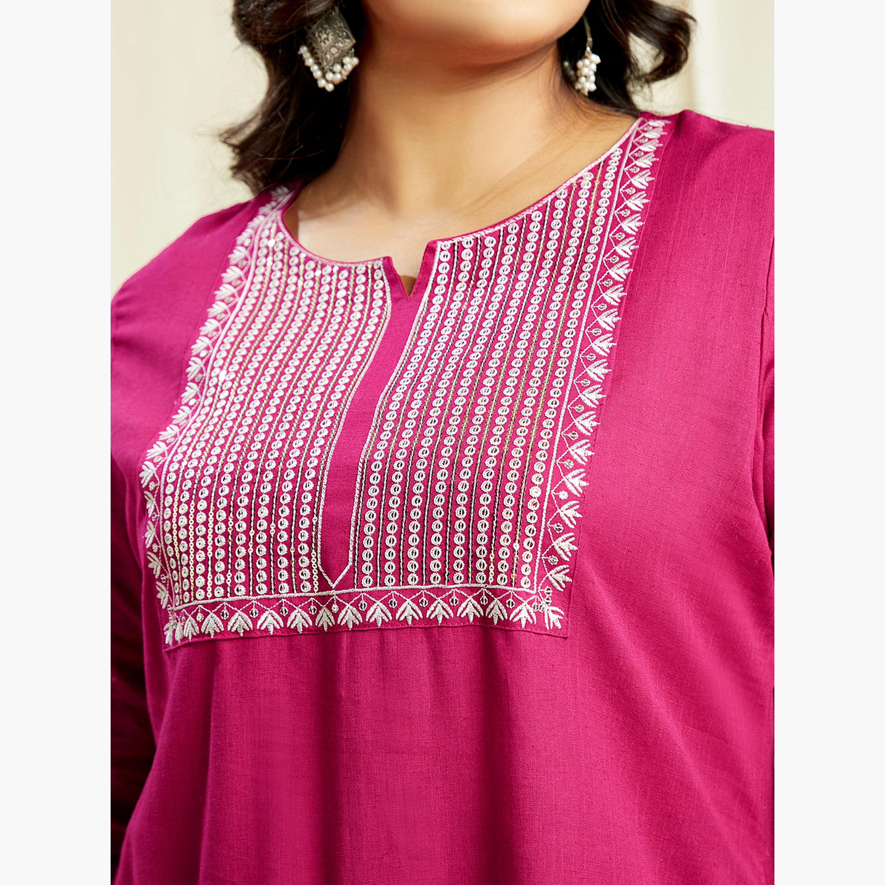 غلوبوس × ستايلي - طقم كورتا وبنطال احتفالي مطرز بالترتر لون وردي بمقاسات كبيرة-women-clothing-ethnicwear-kurtasets-image-4