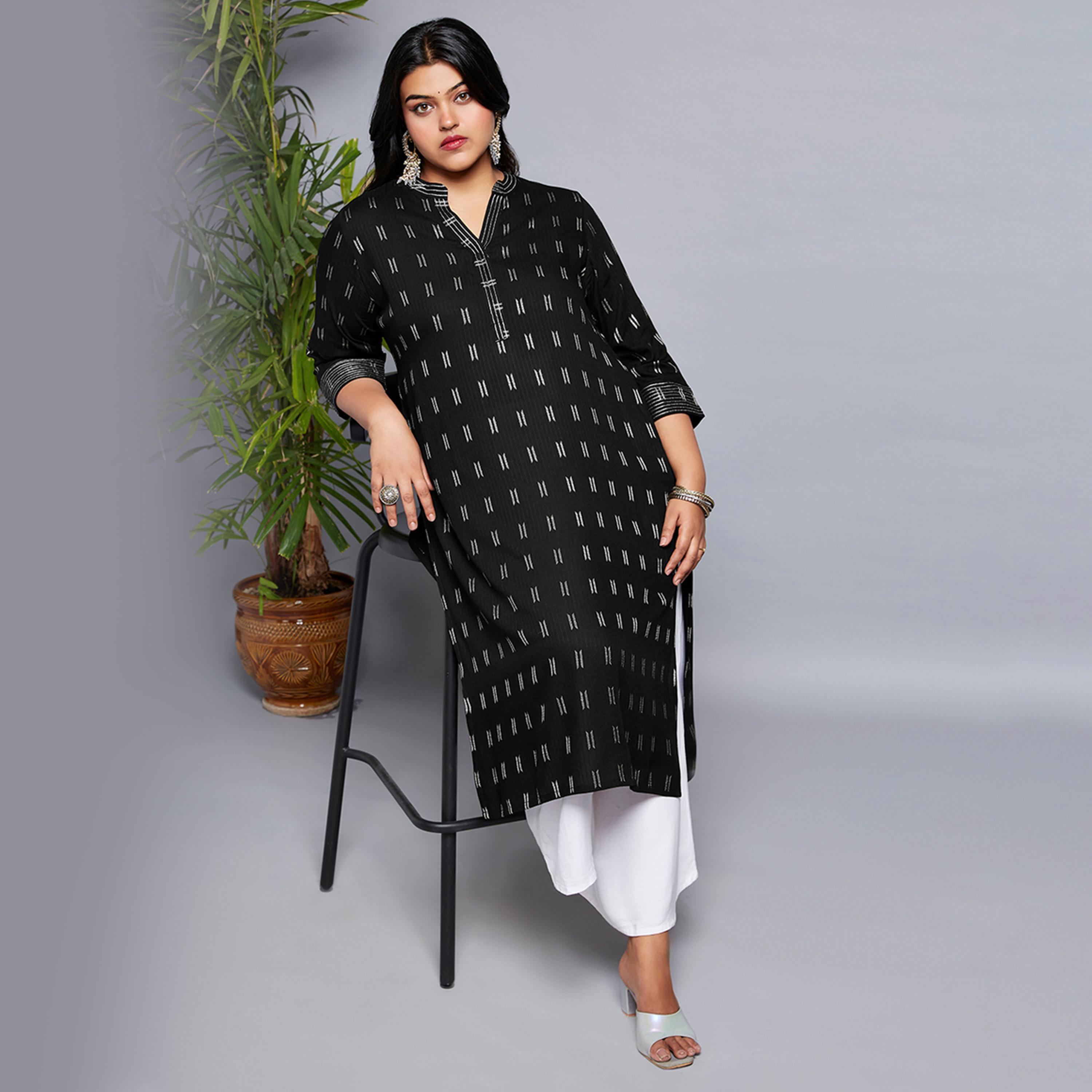 غلوبوس × ستايلي - كورتا عمل سوداء بتفاصيل زاري بمقاسات كبيرة-women-clothing-ethnicwear-kurtas-image-1