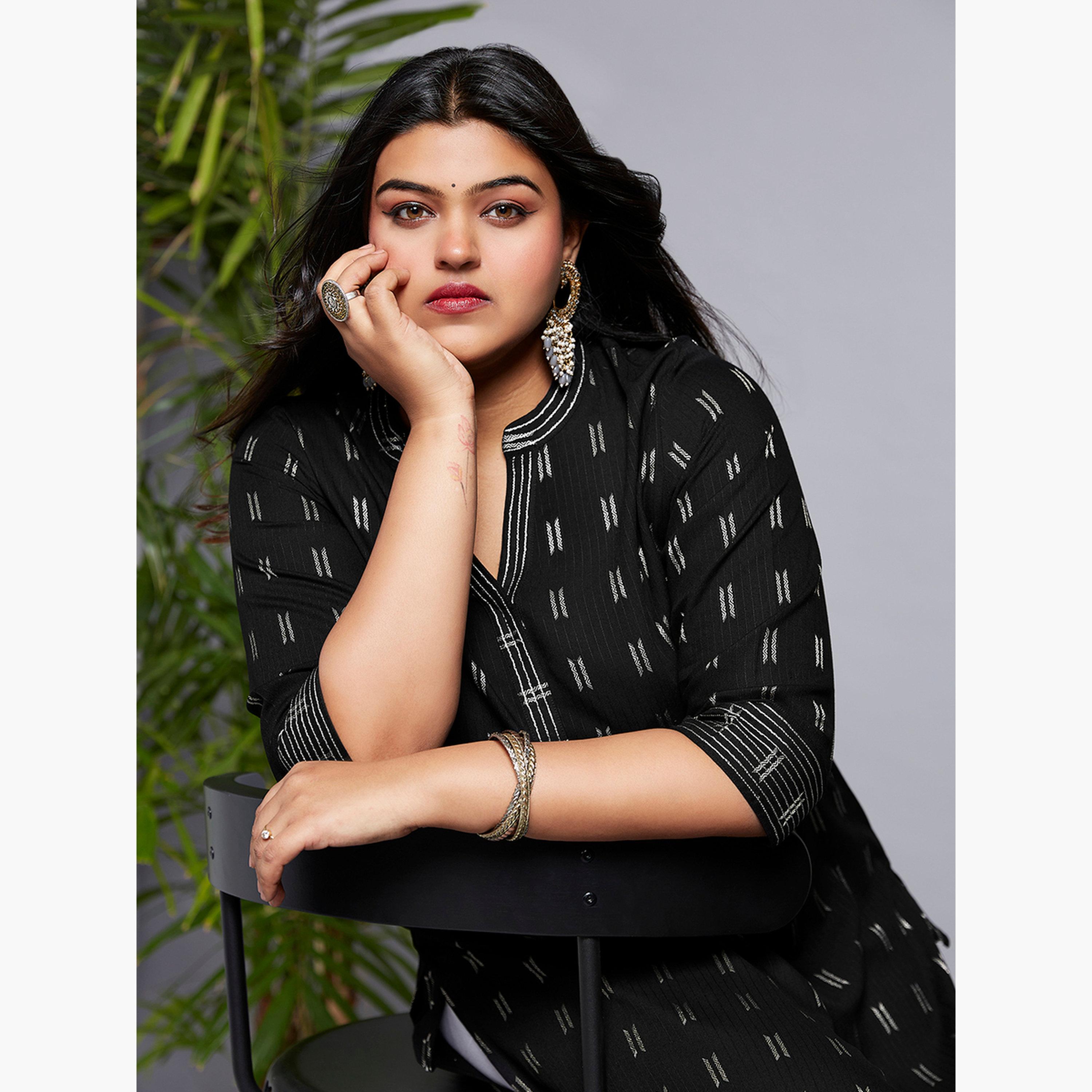 Globus X Styli Plus Size Black Zari Detail Workwear Kurta-women-clothing-ethnicwear-kurtas-image-4