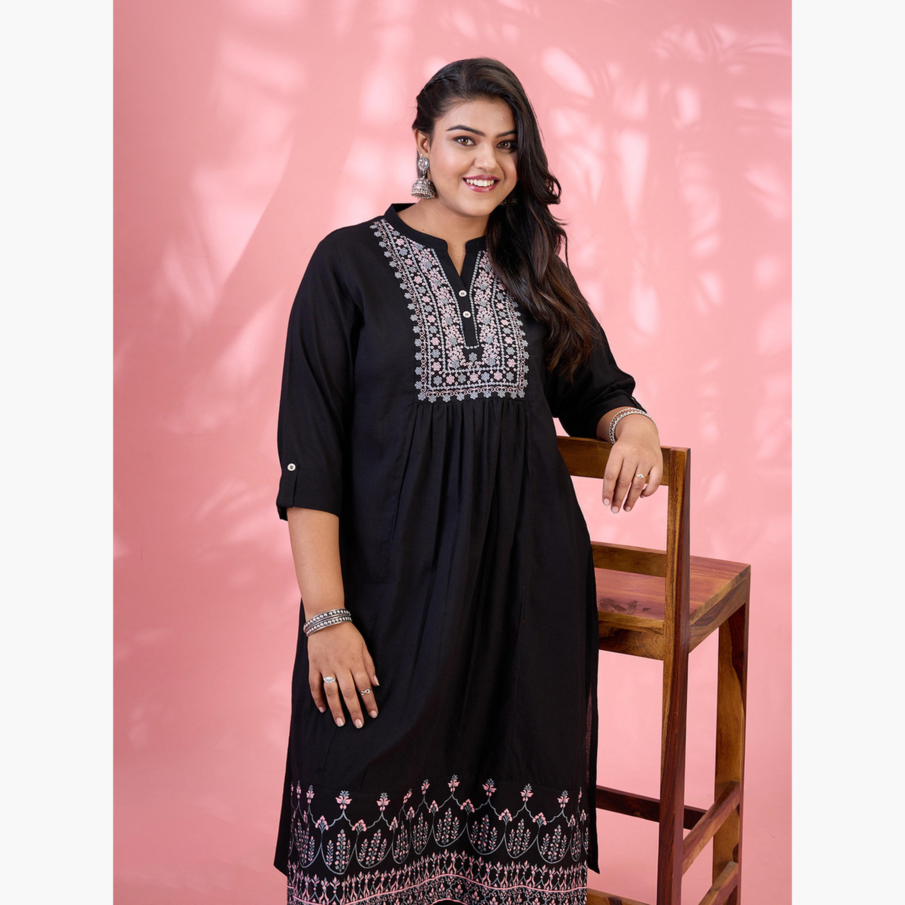غلوبوس × ستايلي - طقم كورتا وبنطال مطرز لون أسود بمقاسات كبيرة-women-clothing-ethnicwear-kurtasets-image-2