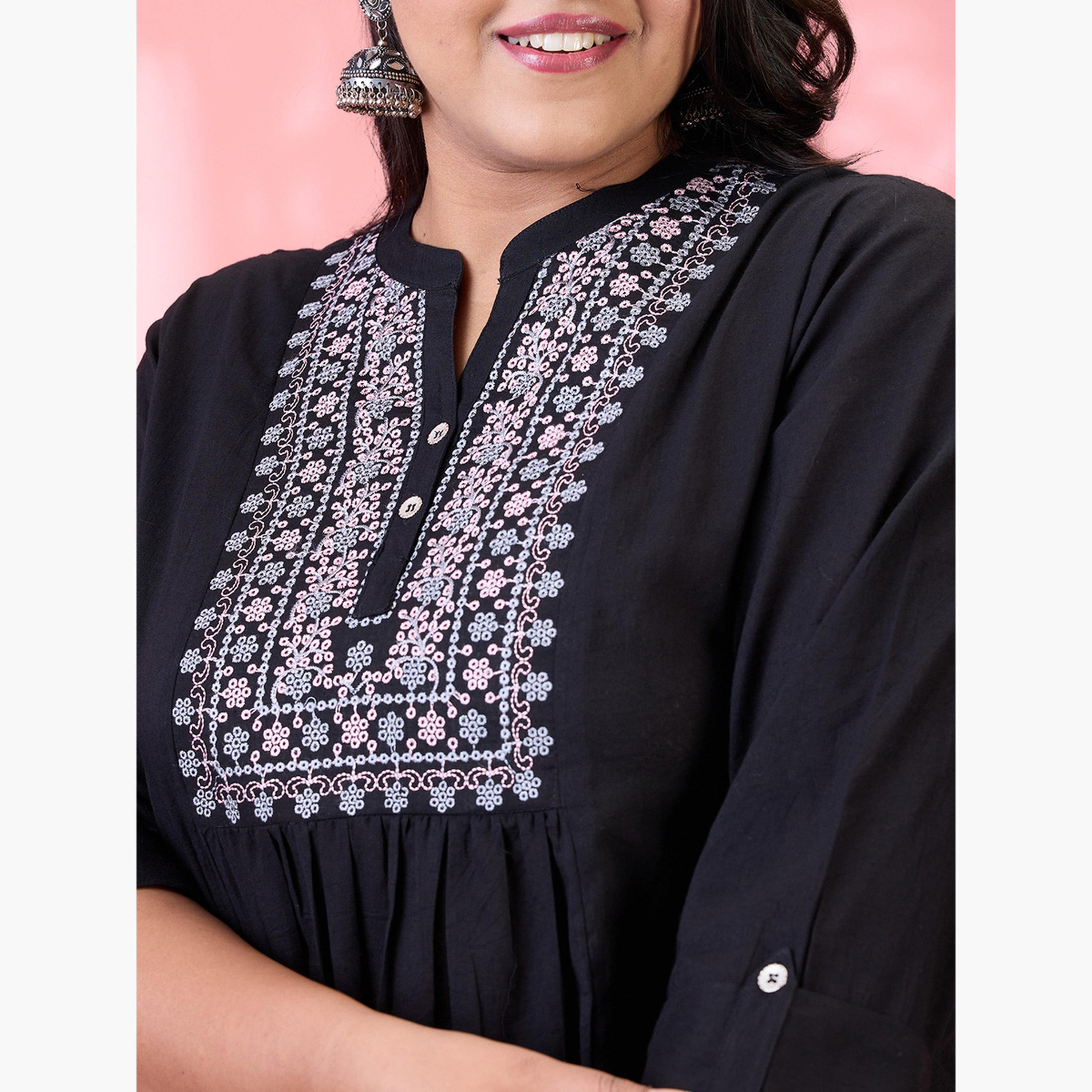 غلوبوس × ستايلي - طقم كورتا وبنطال مطرز لون أسود بمقاسات كبيرة-women-clothing-ethnicwear-kurtasets-image-4