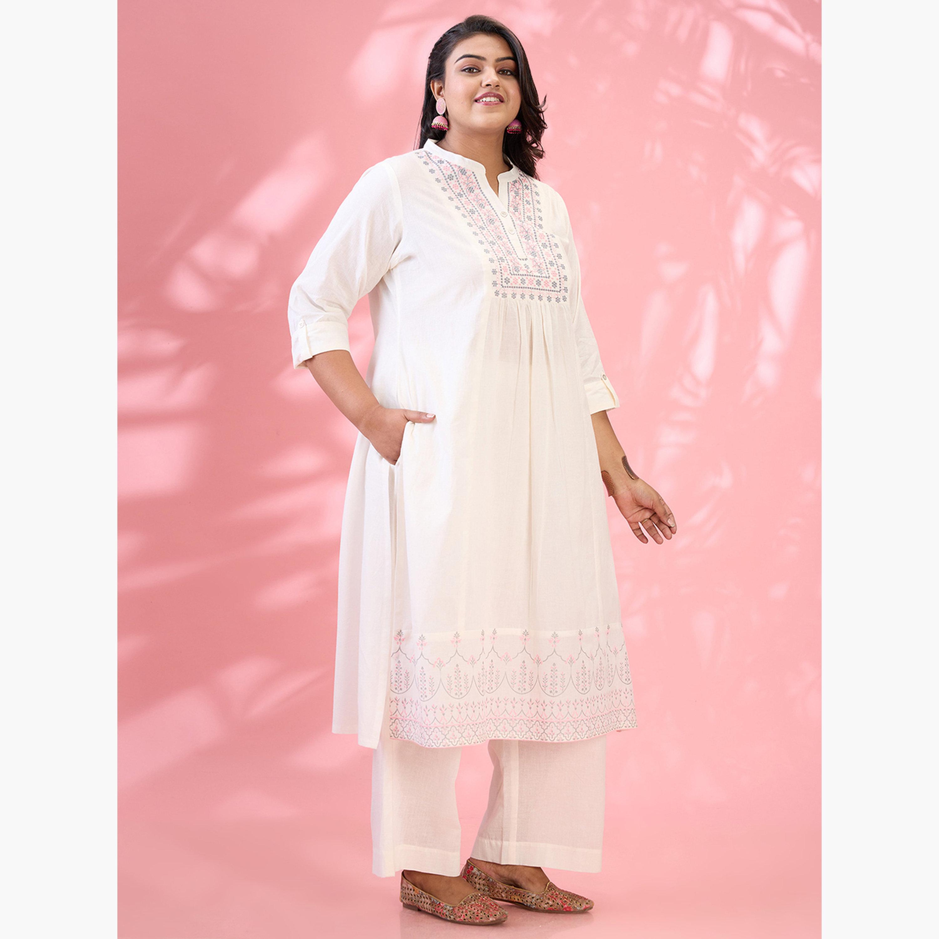 غلوبوس × ستايلي - طقم كورتا وبنطال مطرز لون أبيض بمقاسات كبيرة-women-clothing-ethnicwear-kurtasets-image-2