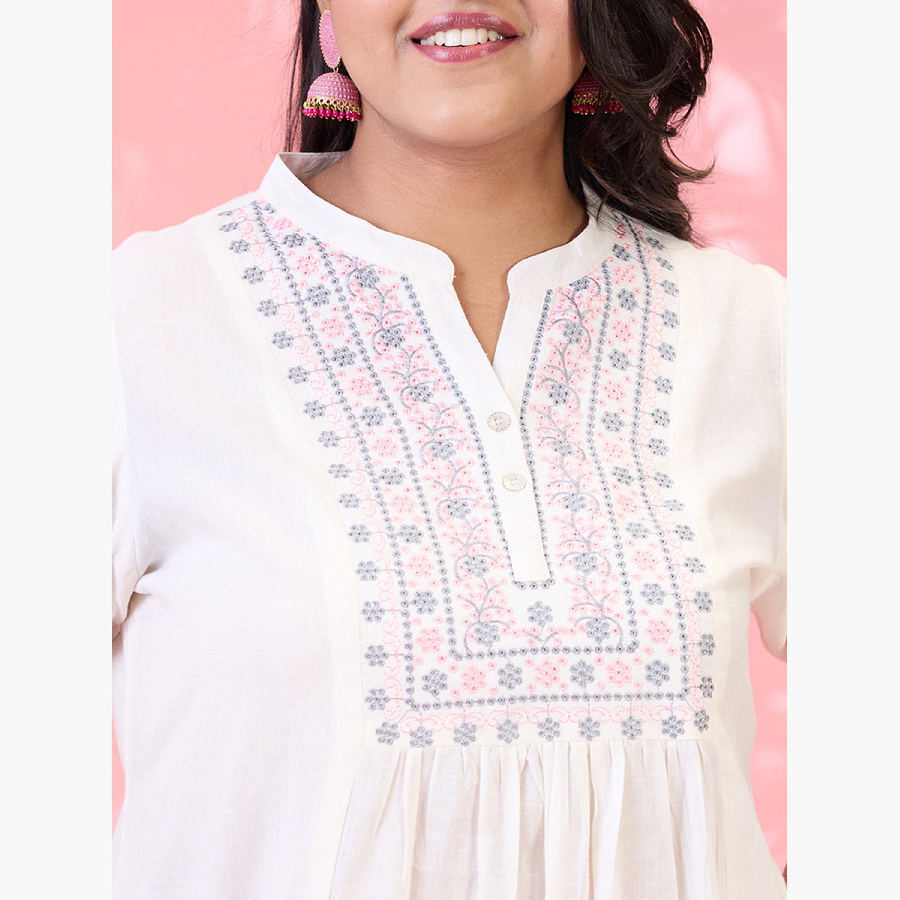 غلوبوس × ستايلي - طقم كورتا وبنطال مطرز لون أبيض بمقاسات كبيرة-women-clothing-ethnicwear-kurtasets-image-4