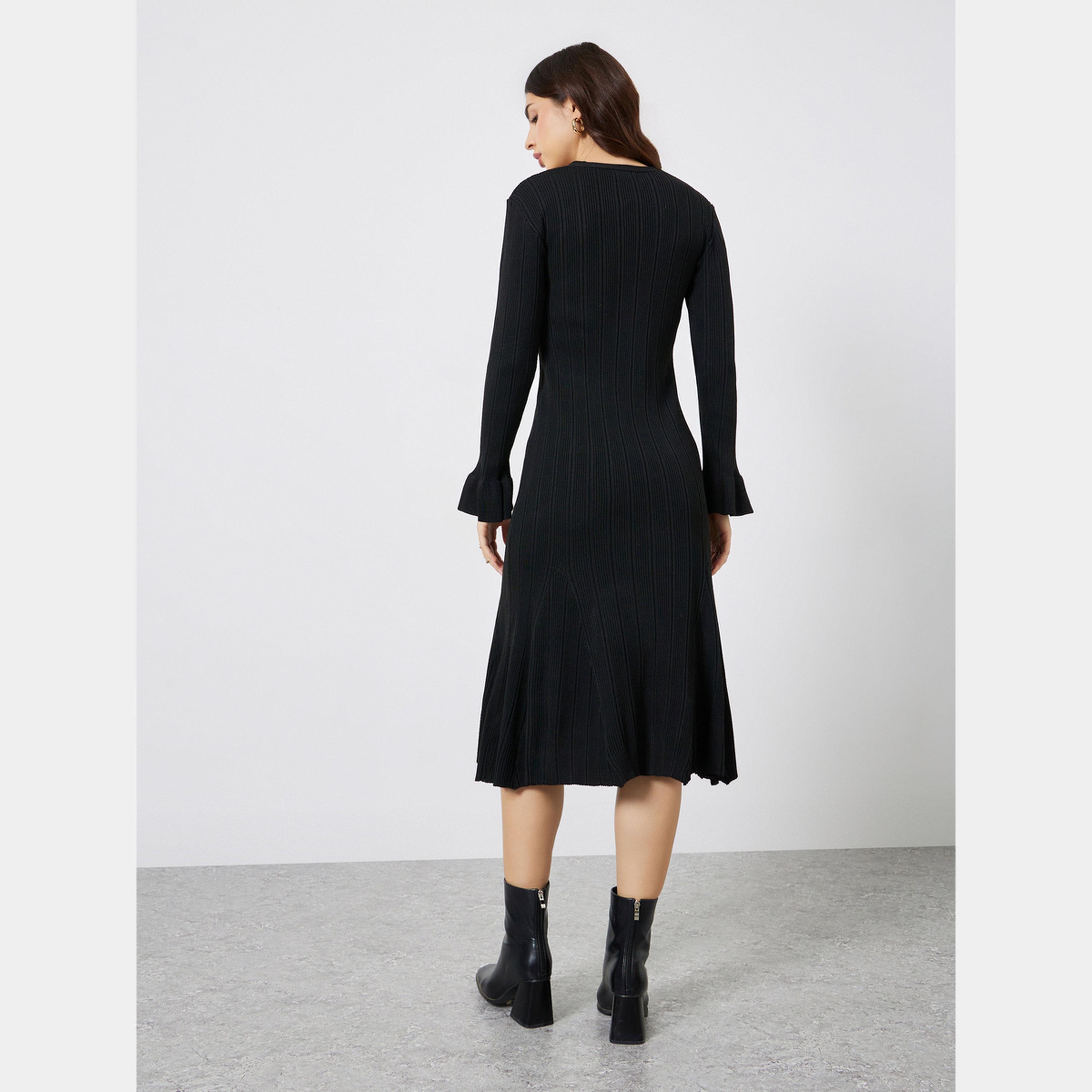 Styli Black Textured V-Neck Long Sleeves Women's Knit Midi Dress with Button Details-women-clothing-dresses-image-4