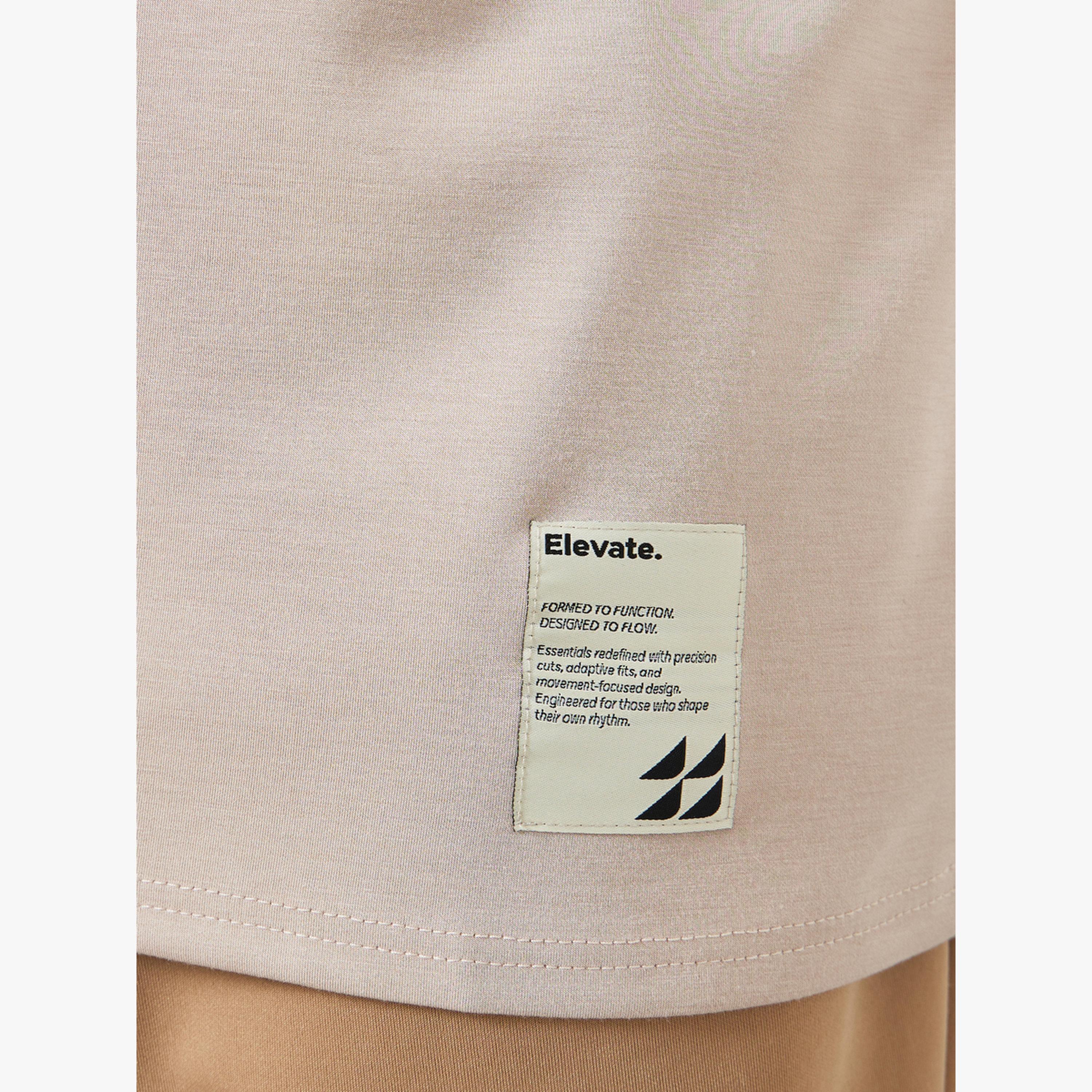 تيشيرت جيرسي واسع مزين بشارة-men-clothing-tshirtsandpolos-tshirts-image-3