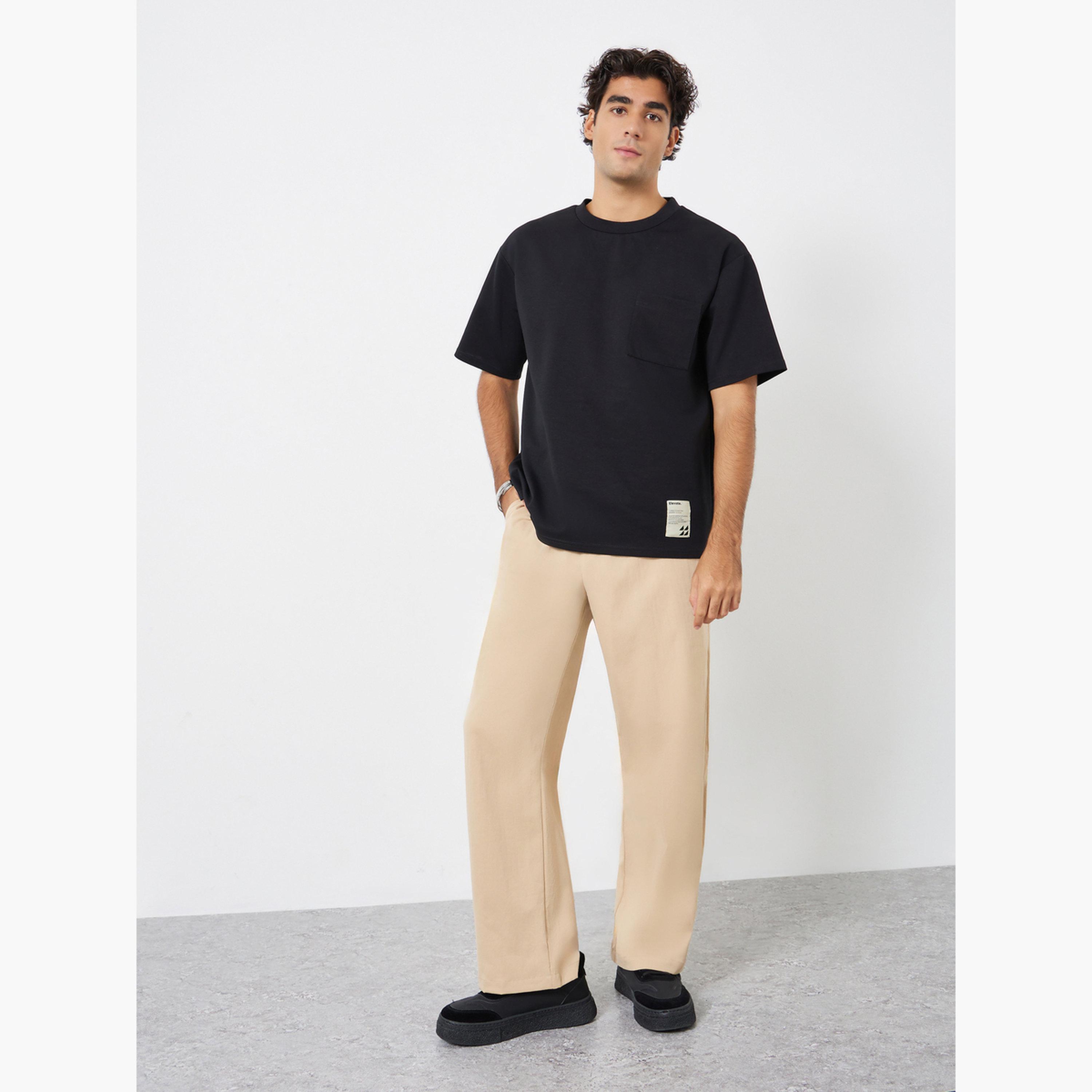 ستايلي - تي شيرت رجالي مقاس واسع من قماش الجيرسي المطاطي الثقيل مع شارة-men-clothing-tshirtsandpolos-tshirts-image-2