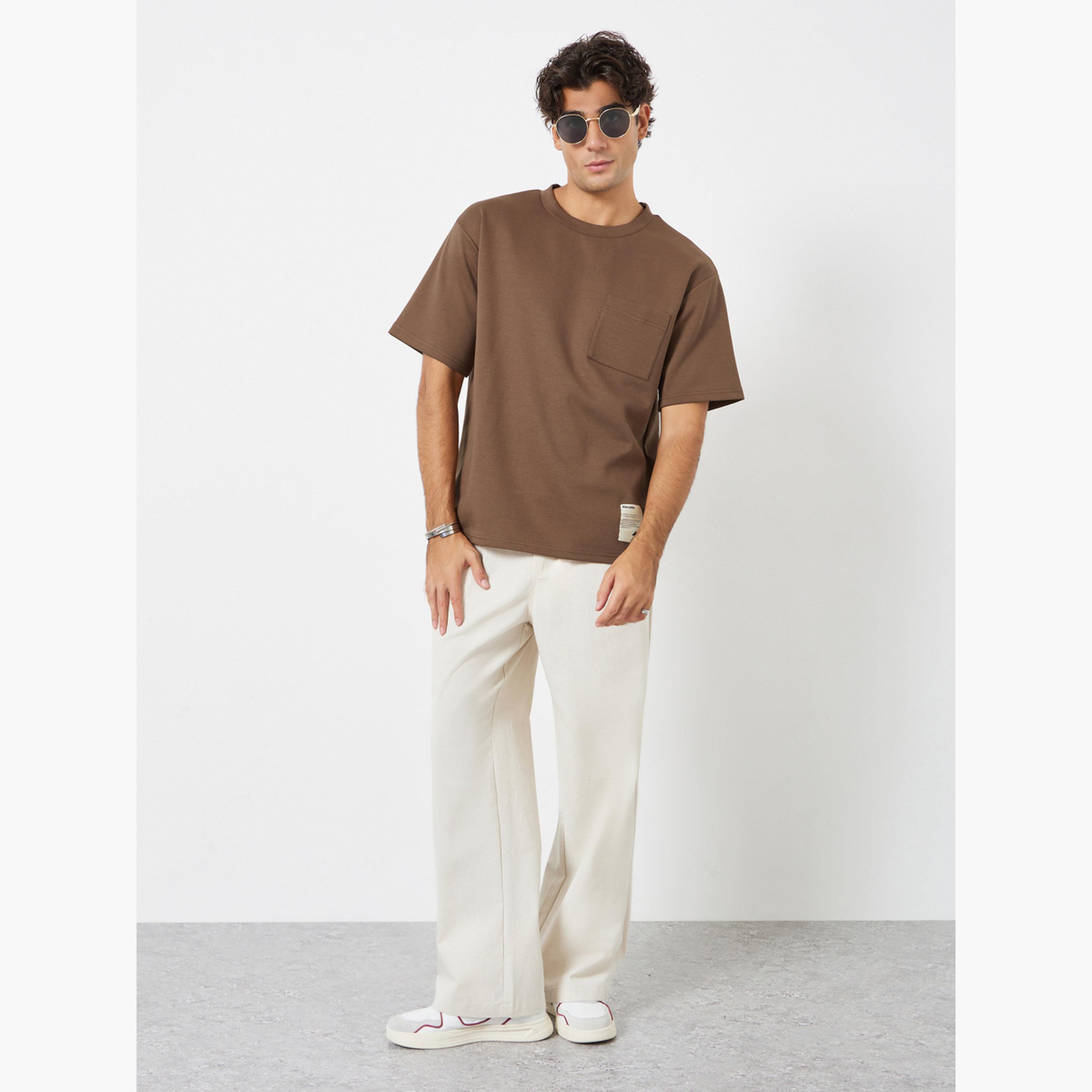 ستايلي - تي شيرت رجالي مقاس واسع من قماش الجيرسي المطاطي الثقيل مع شارة-men-clothing-tshirtsandpolos-tshirts-image-2