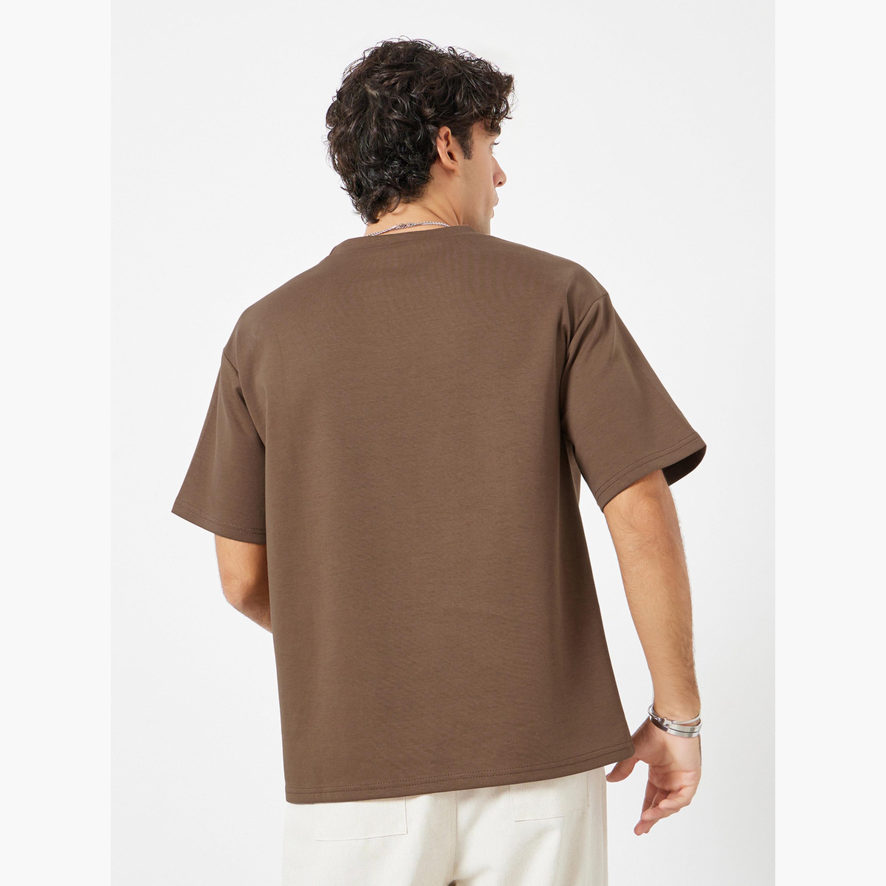 Styli Men Oversized Compact Stretch Heavy Jersey T-Shirt with Badge-men-clothing-tshirtsandpolos-tshirts-image-3