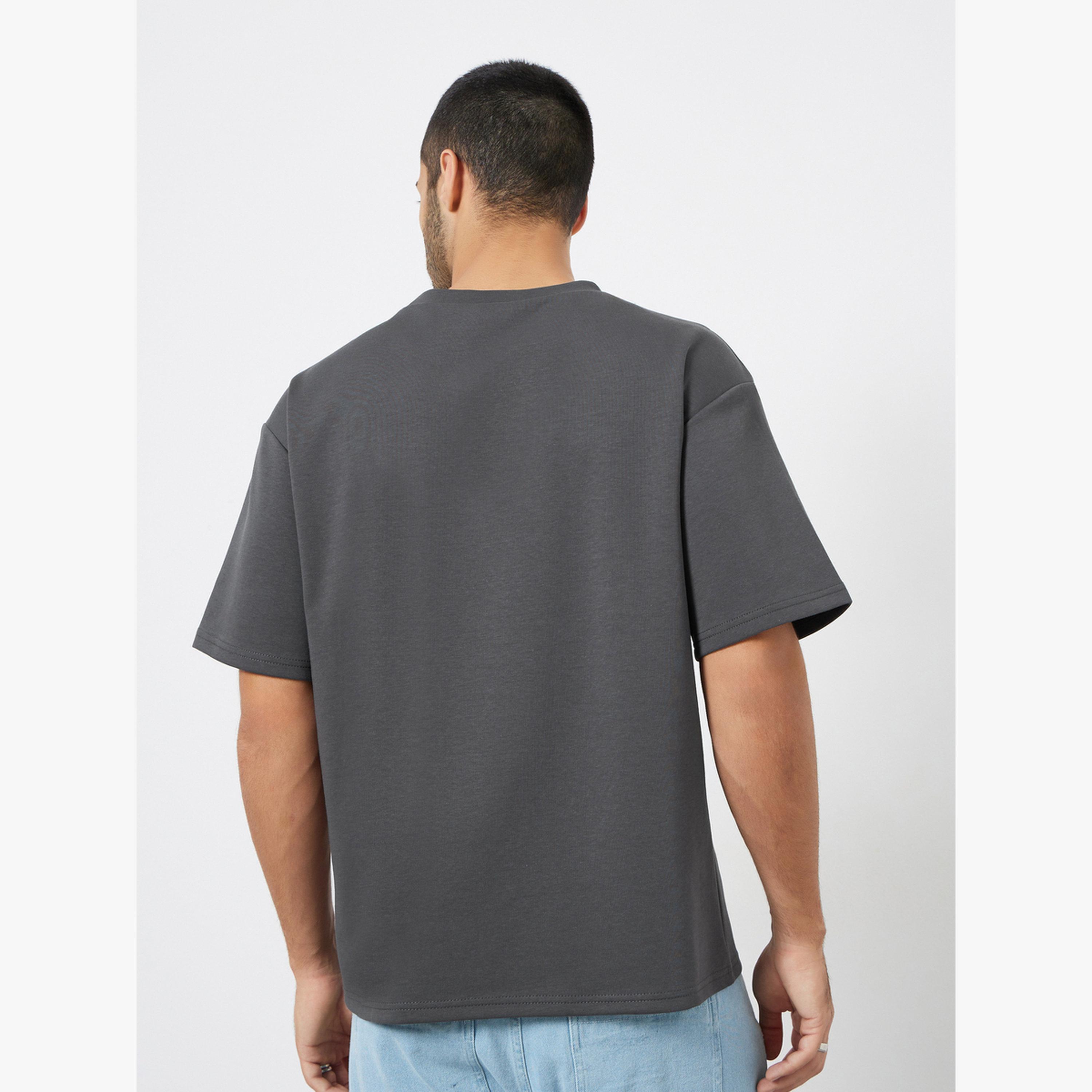 Styli Men Oversized Compact Stretch Heavy Jersey T-Shirt with Badge-men-clothing-tshirtsandpolos-tshirts-image-4