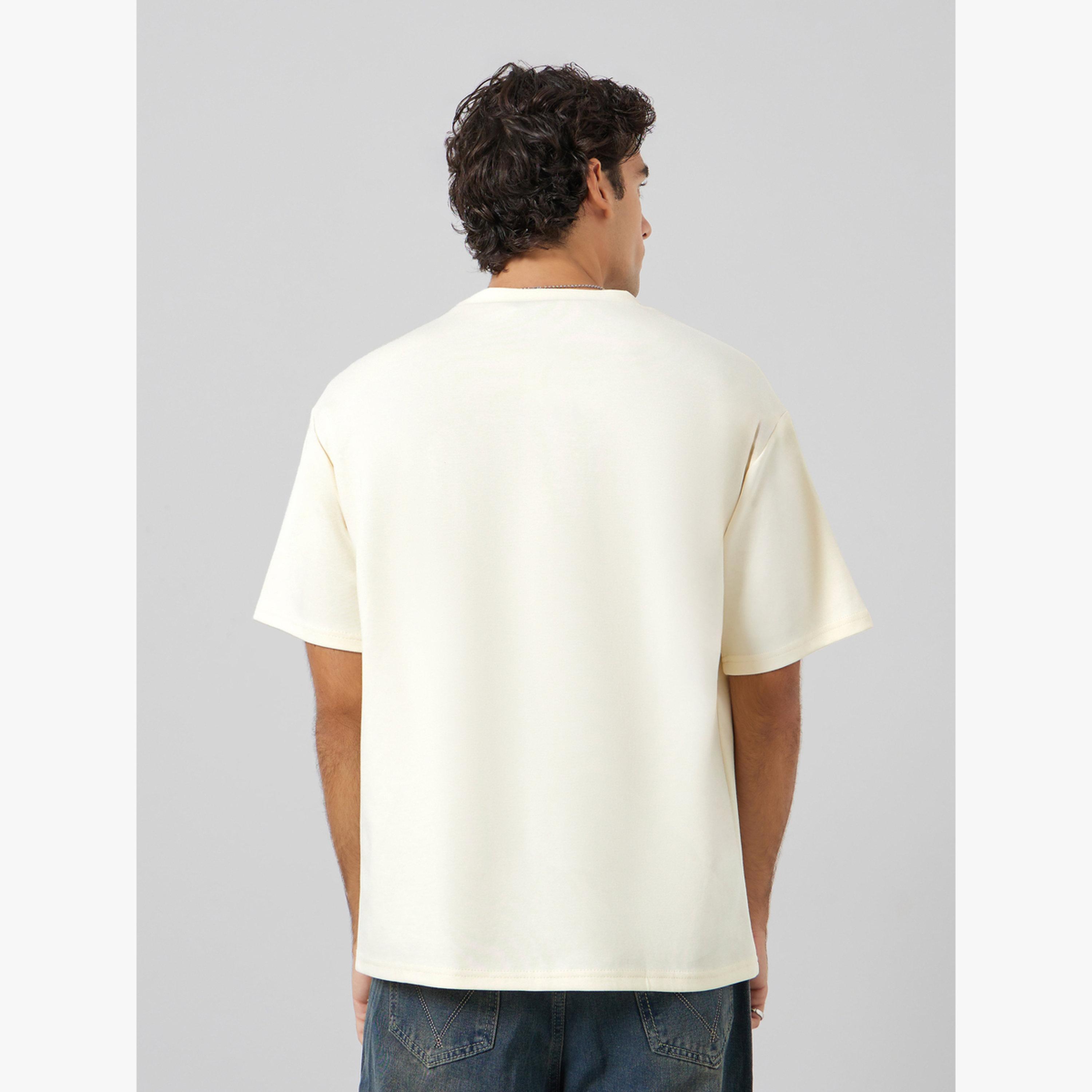 Styli Men Oversized Compact Stretch Heavy Jersey T-Shirt with Badge-men-clothing-tshirtsandpolos-tshirts-image-5