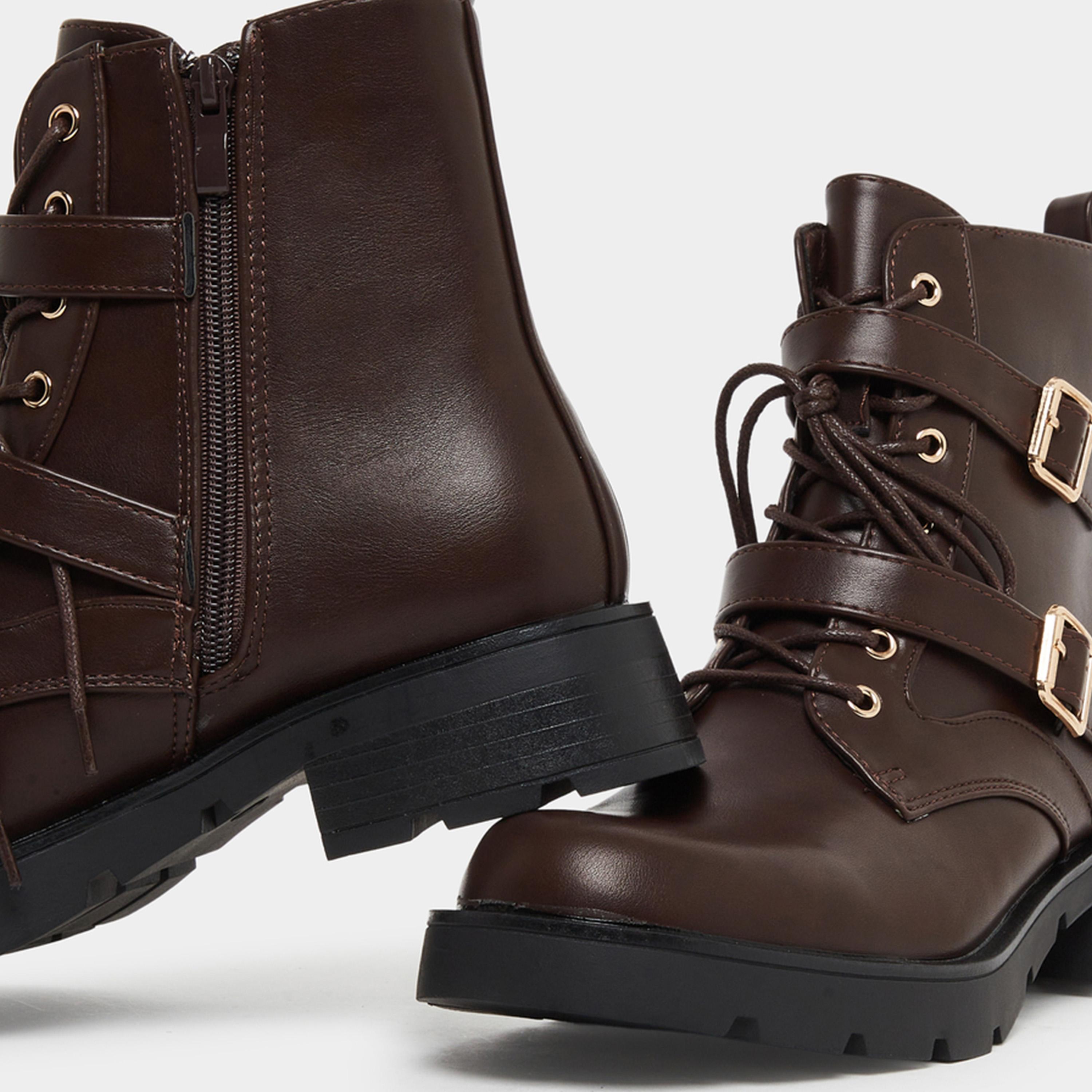 ستايلي - حذاء بني بإبزيم عند الكاحل-women-shoes-boots-image-4