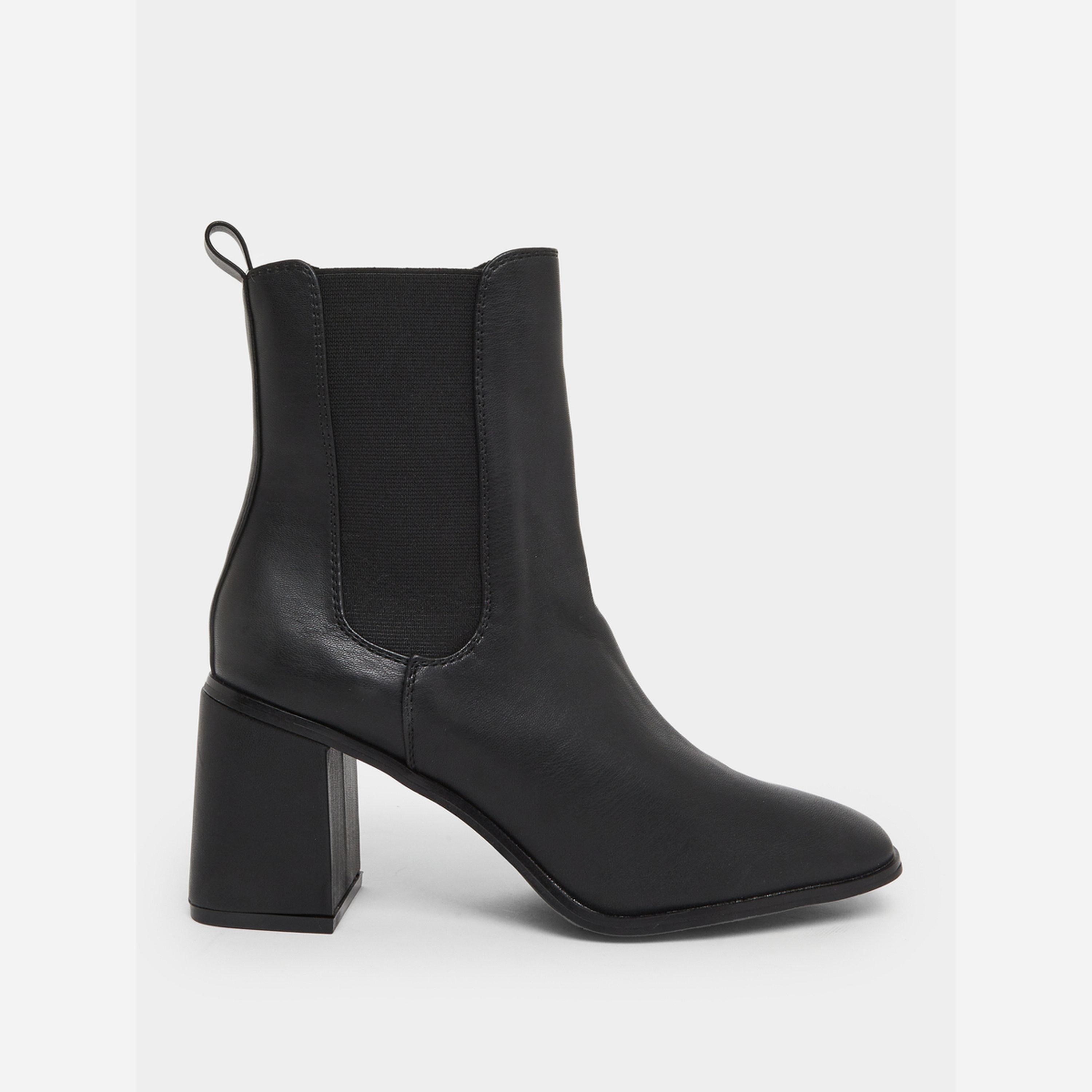 ستايلي - حذاء نسائي لون أسود كعب مربع وقصير يصل فوق الكاحل مع شريط مطاطي جانبي-women-shoes-boots-image-3