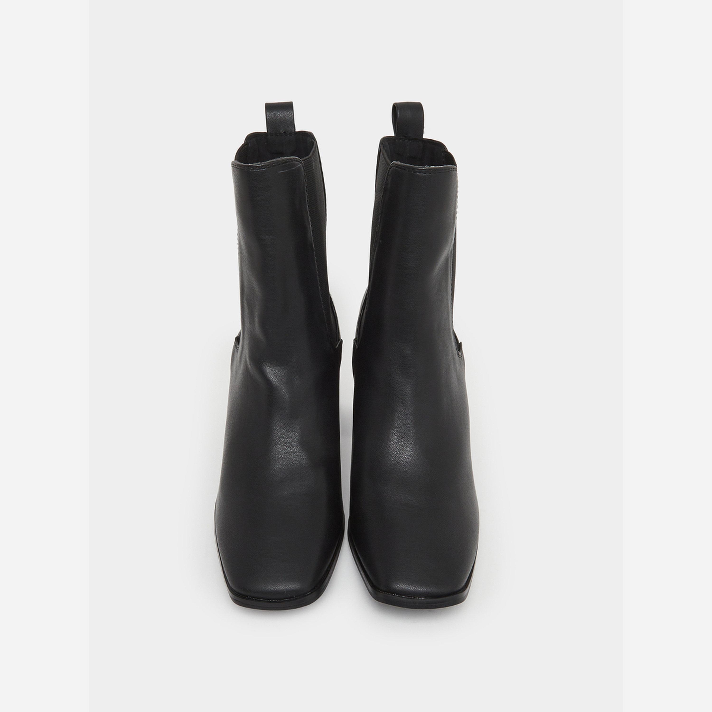 ستايلي - حذاء نسائي لون أسود كعب مربع وقصير يصل فوق الكاحل مع شريط مطاطي جانبي-women-shoes-boots-image-4