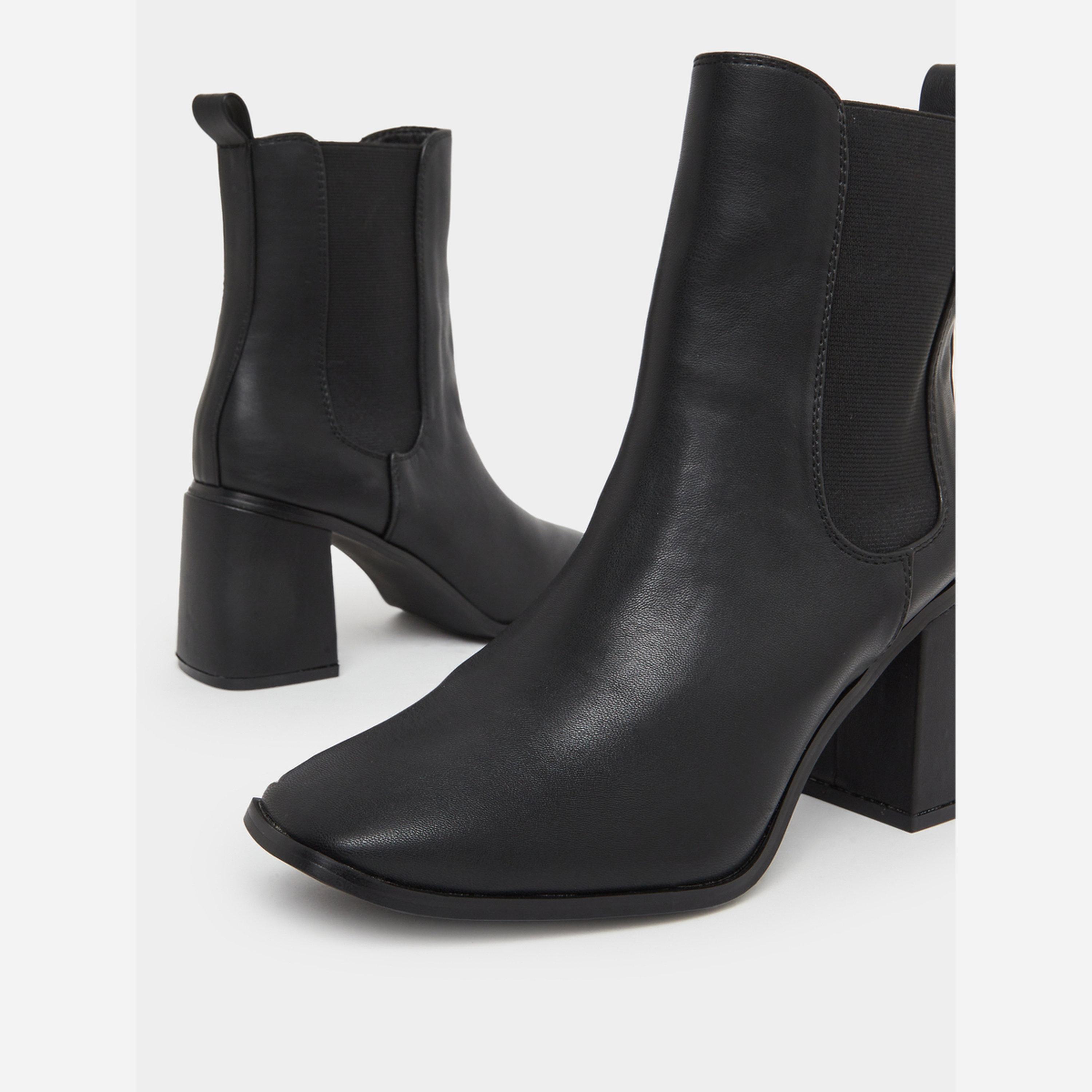 ستايلي - حذاء نسائي لون أسود كعب مربع وقصير يصل فوق الكاحل مع شريط مطاطي جانبي-women-shoes-boots-image-5