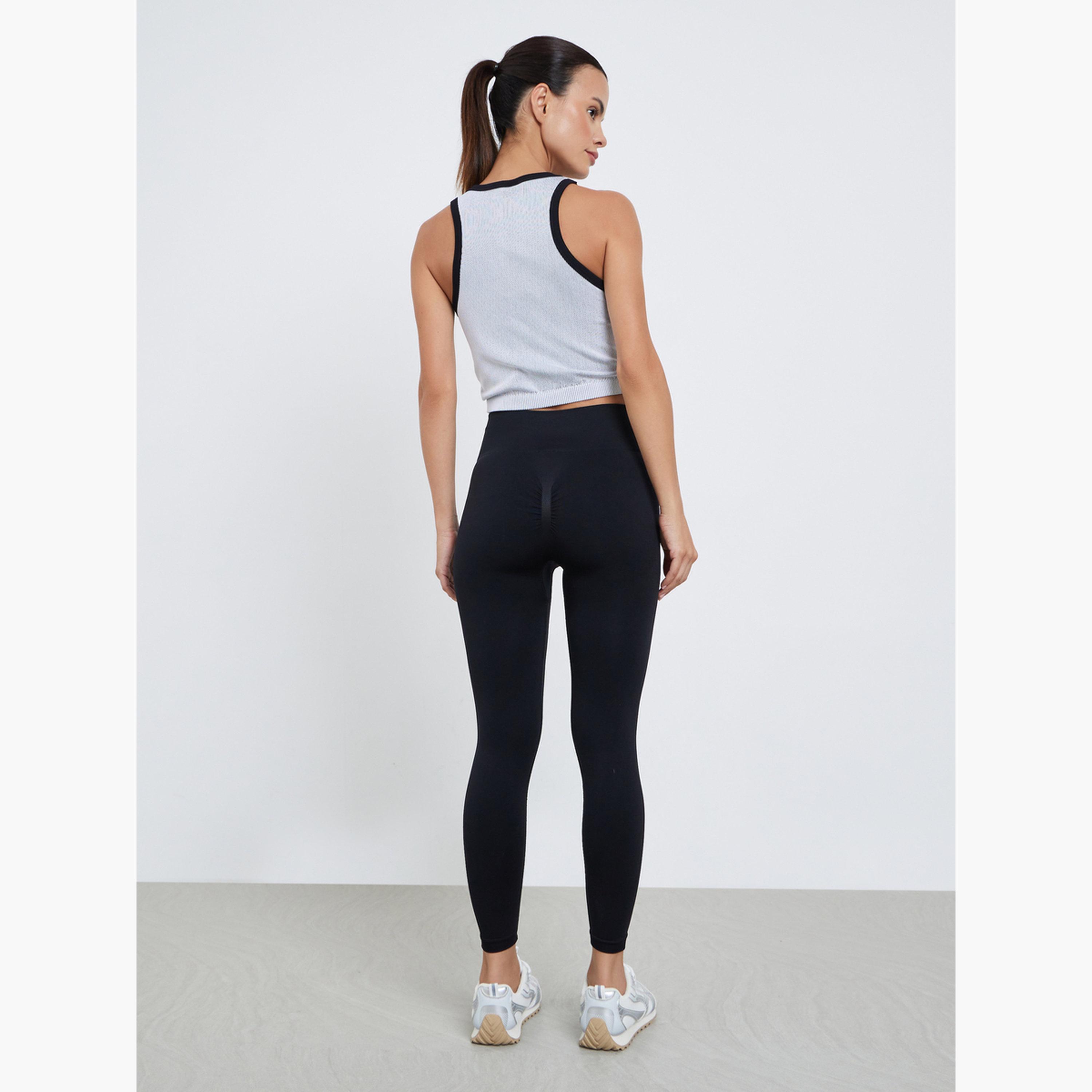 ستايلي - طقم مكون من بلوزة قصيرة مضلعة بحافة متباينة وبنطال ضيق للنساء-women-clothing-sportswearandactivewear-trackpantsandtracksuits-image-3