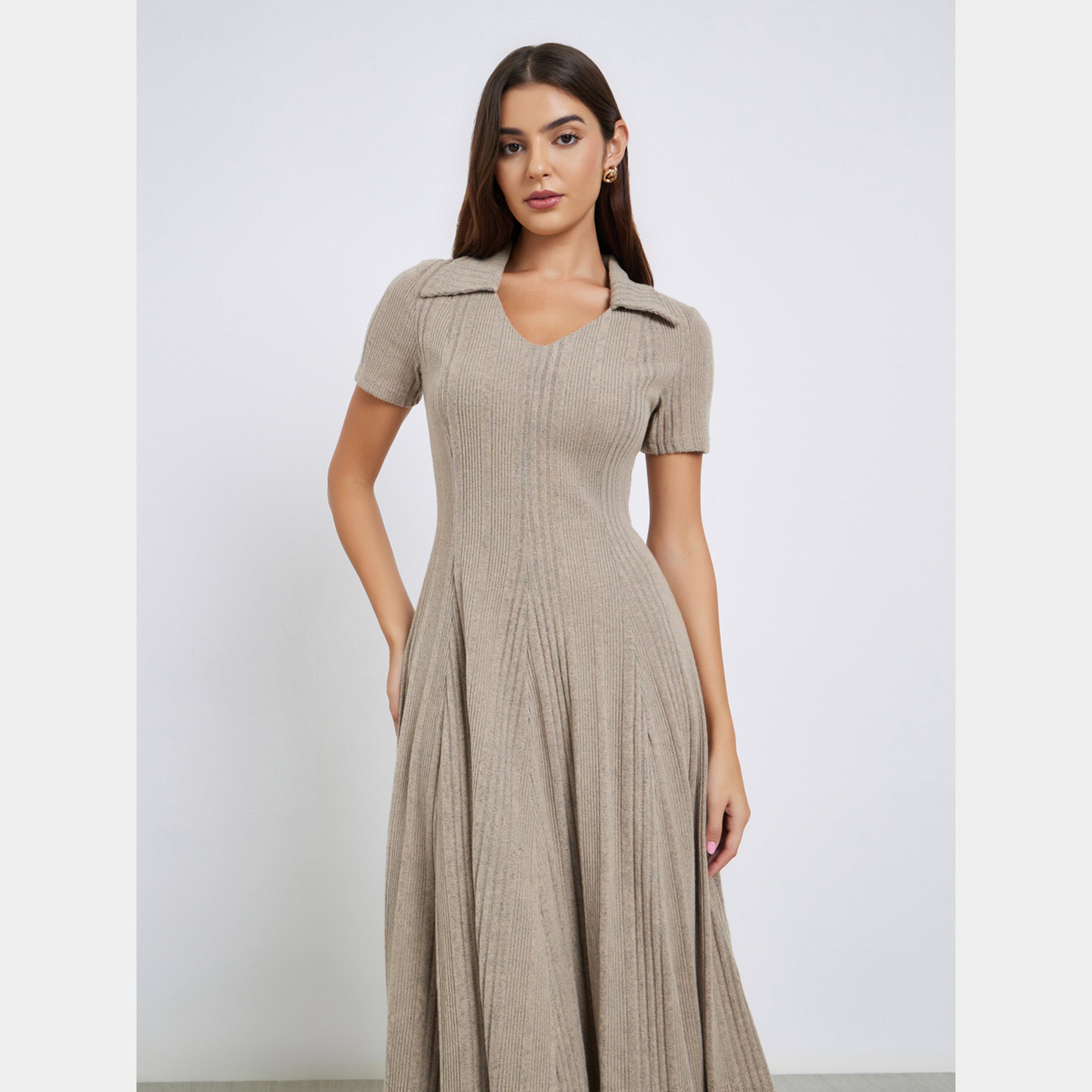 ستايلي - فستان نسائي متوسط ​​الطول بأكمام قصيرة وياقة مفتوحة لون بيج-women-clothing-dresses-image-2
