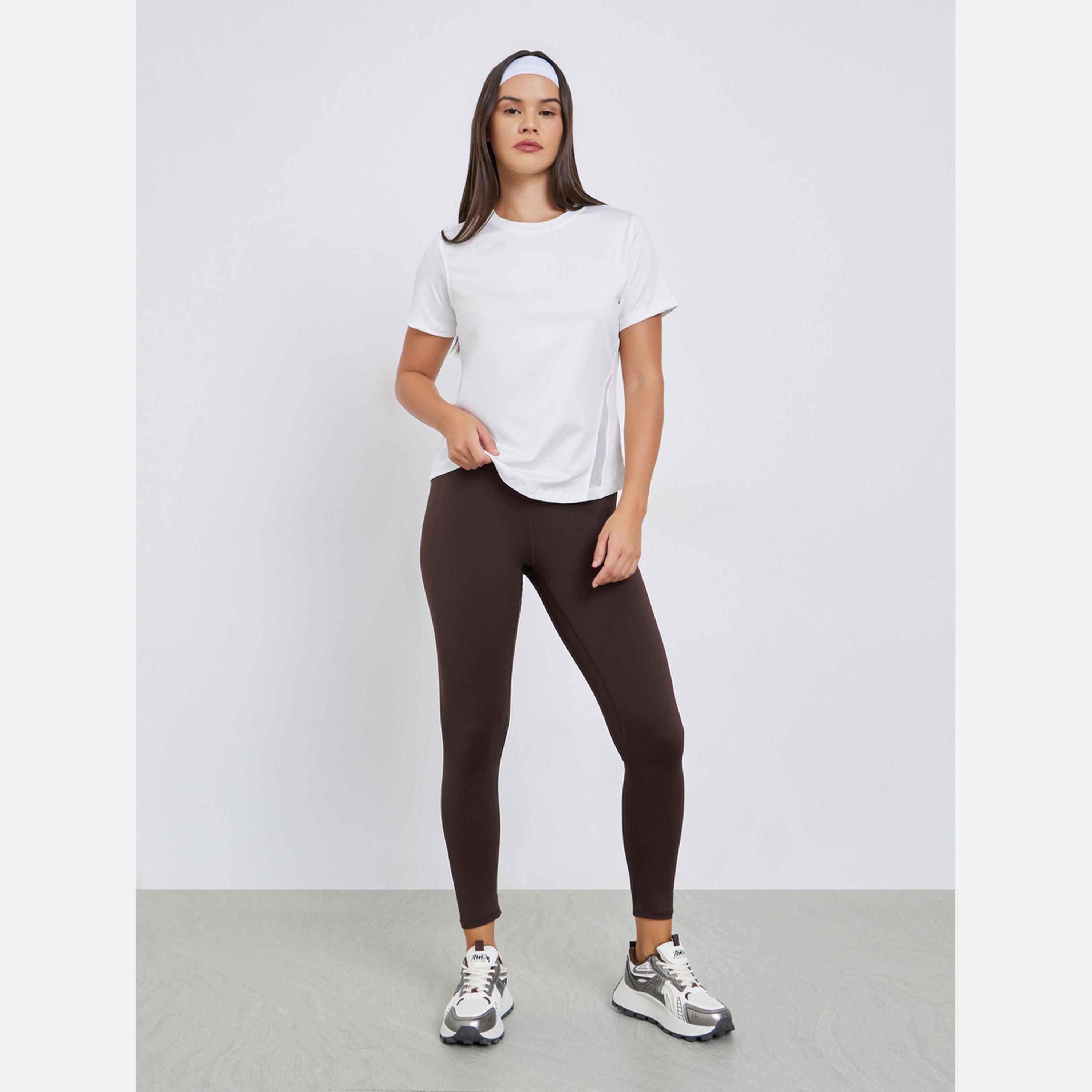 ستايلي - بلوزة شبكية بتفاصيل مقطوعة بالليزر من الخلف-women-clothing-sportswearandactivewear-tshirtsandvests-image-2