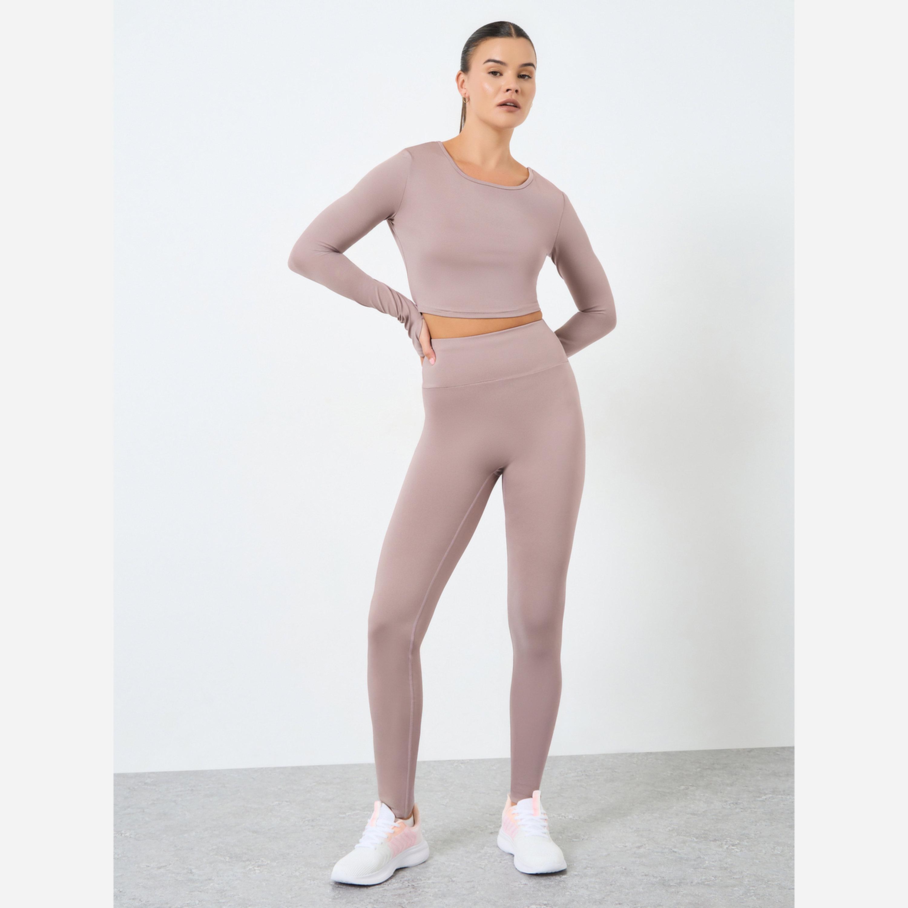 ستايلي - طقم توب قصير وفيزون تصميم مفتوح من الخلف-women-clothing-sportswearandactivewear-trackpantsandtracksuits-image-1