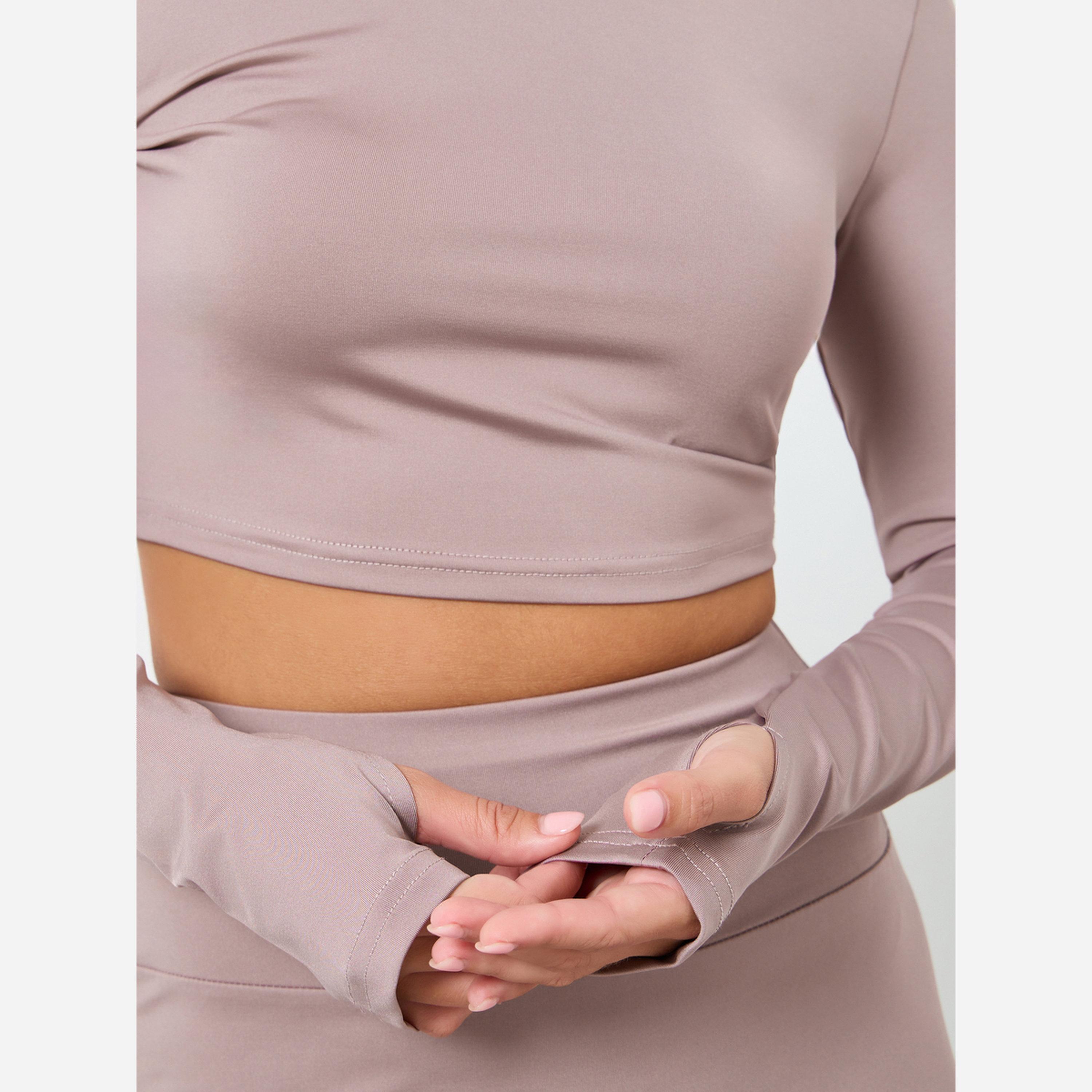 ستايلي - طقم توب قصير وفيزون تصميم مفتوح من الخلف-women-clothing-sportswearandactivewear-trackpantsandtracksuits-image-3