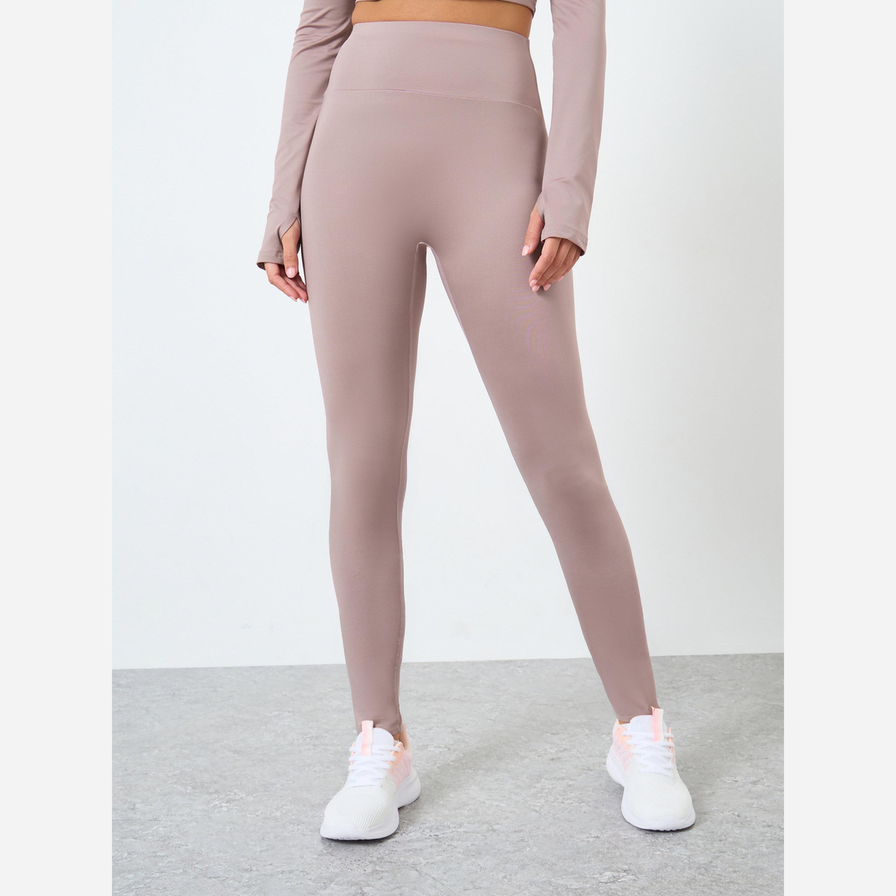 ستايلي - طقم توب قصير وفيزون تصميم مفتوح من الخلف-women-clothing-sportswearandactivewear-trackpantsandtracksuits-image-4