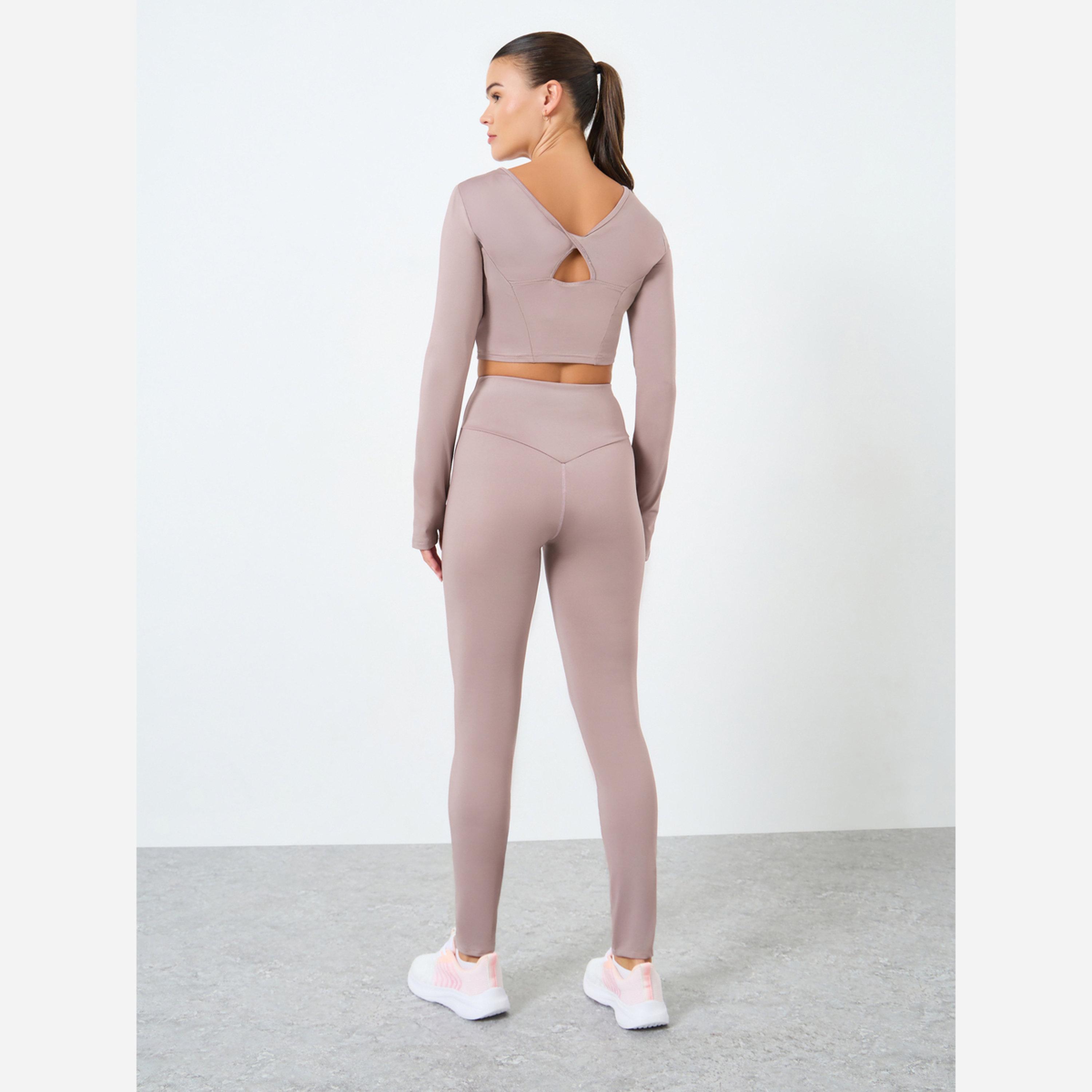 ستايلي - طقم توب قصير وفيزون تصميم مفتوح من الخلف-women-clothing-sportswearandactivewear-trackpantsandtracksuits-image-5
