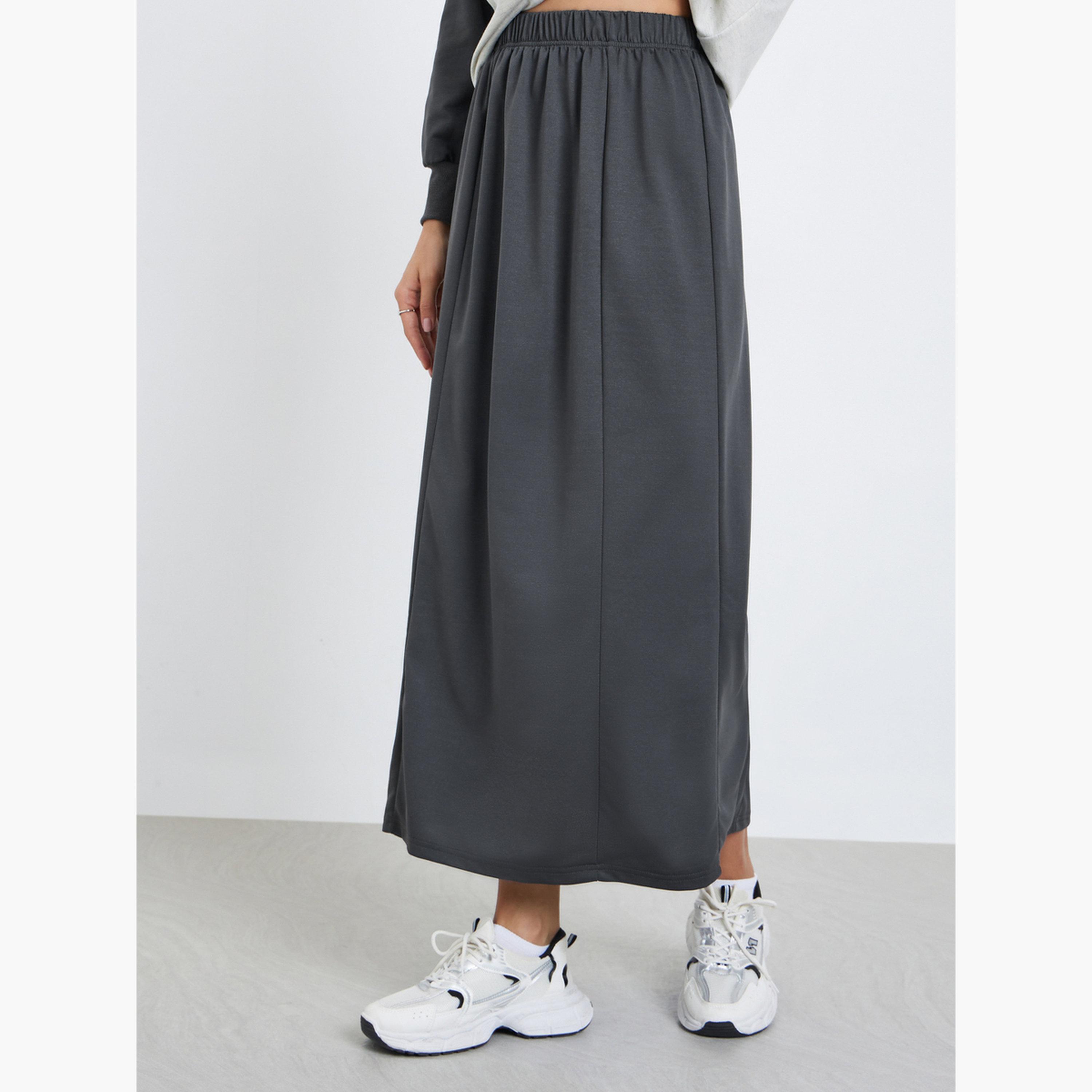 ستايلي - طقم بلوزة وتنورة بشعار ملون للنساء-women-clothing-coordsets-image-4