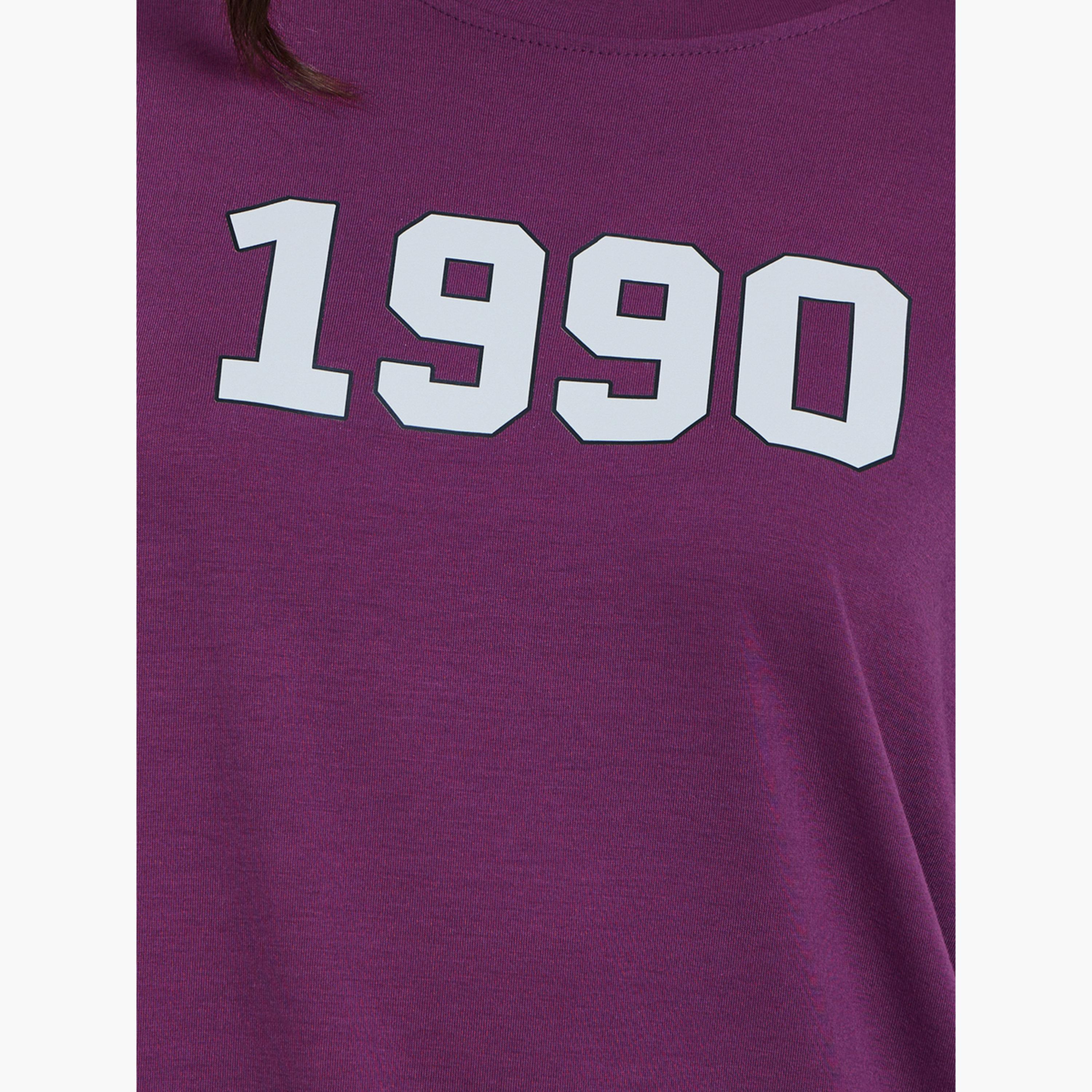 ستايلي - تي شيرت برغندي تصميم واسع نقشة جرافيكية للنساء-women-clothing-tshirts-image-3
