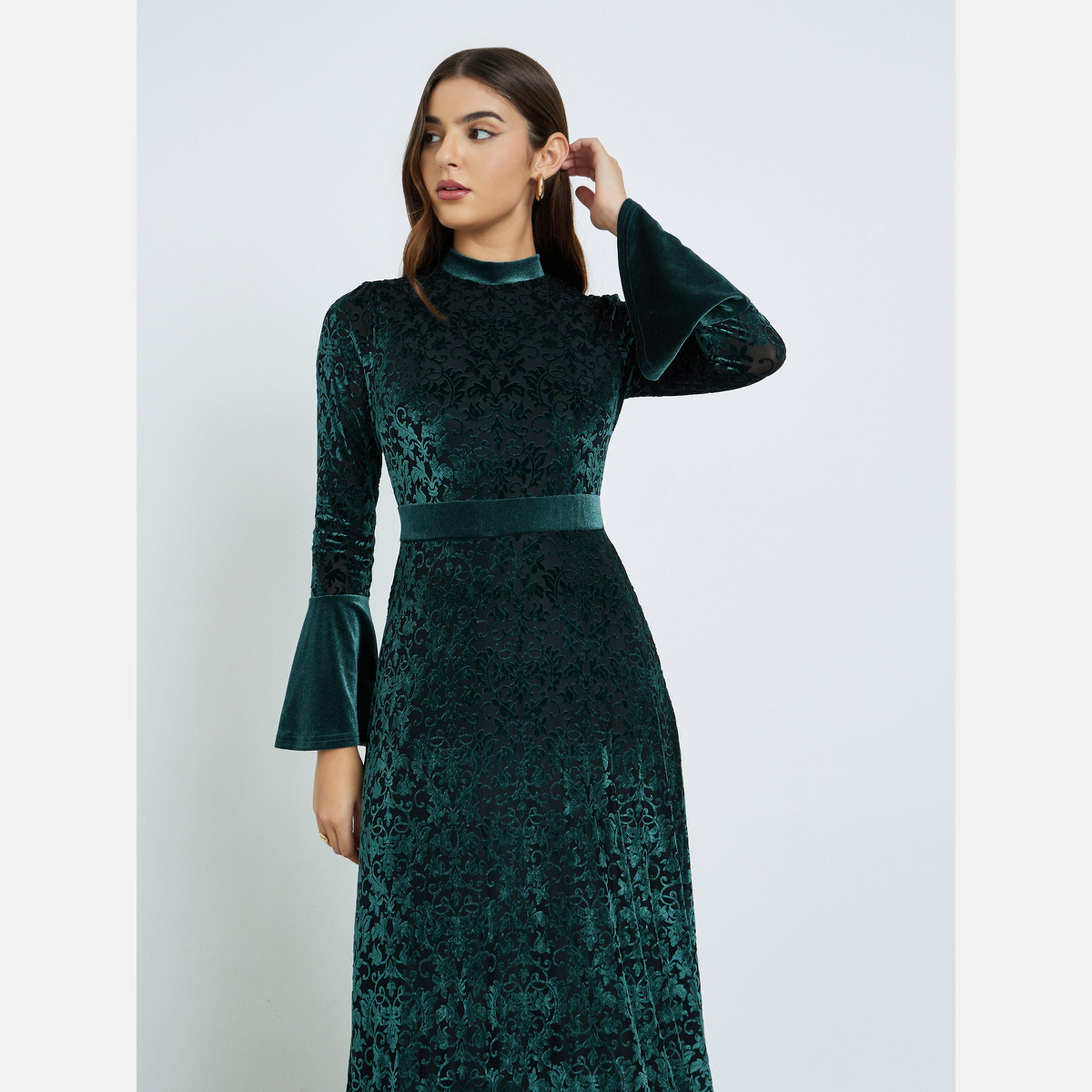 ستايلي - فستان ماكسي بتصميم A بأكمام طويلة ومظهر مخملي باللون الأزرق المخضر-women-clothing-dresses-image-3