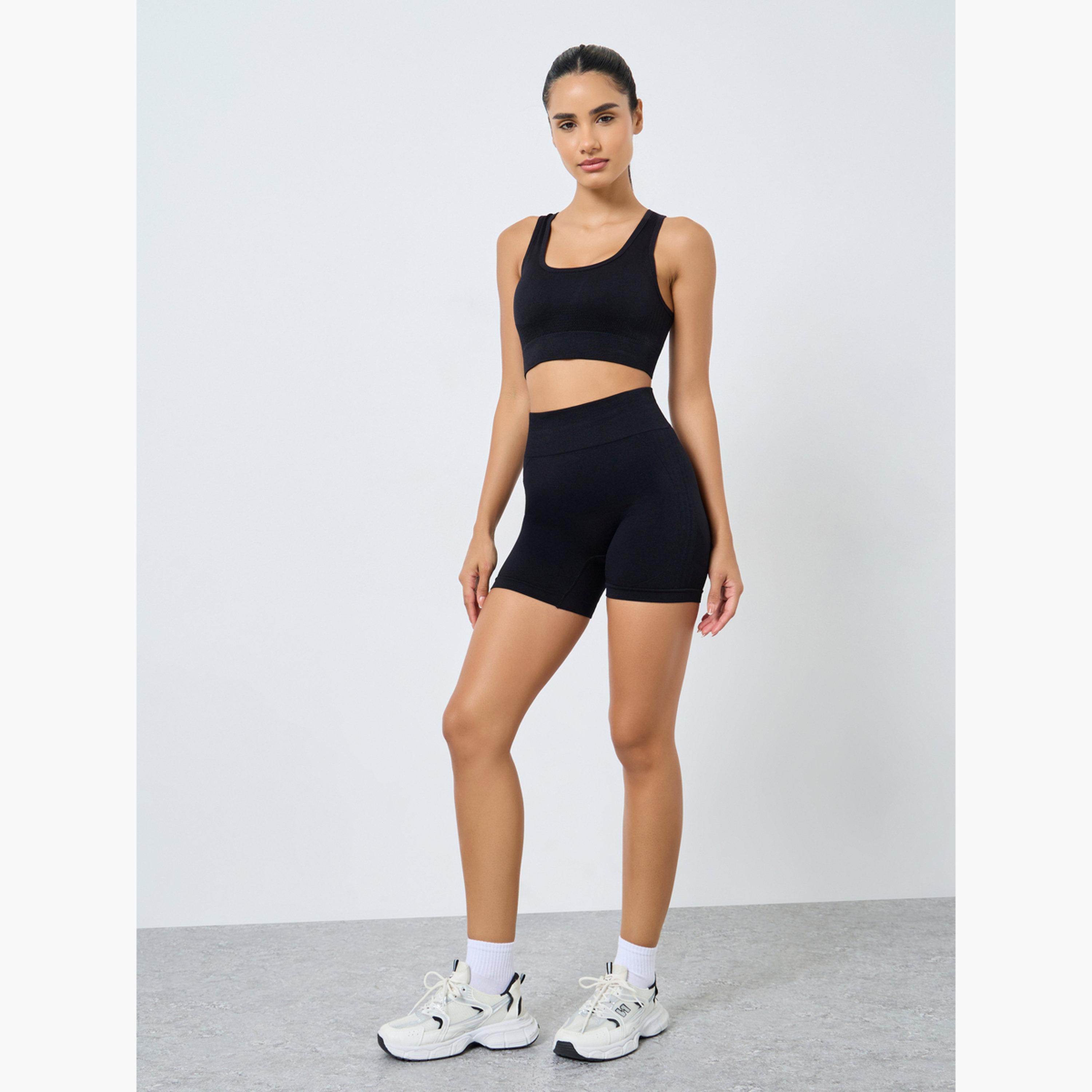 ستايلي - طقم 3 قطع - حمالة صدر رياضية بتصميم ممزق، وشورت، وبنطال ضيق بظهر مكشكش-women-clothing-sportswearandactivewear-trackpantsandtracksuits-image-3